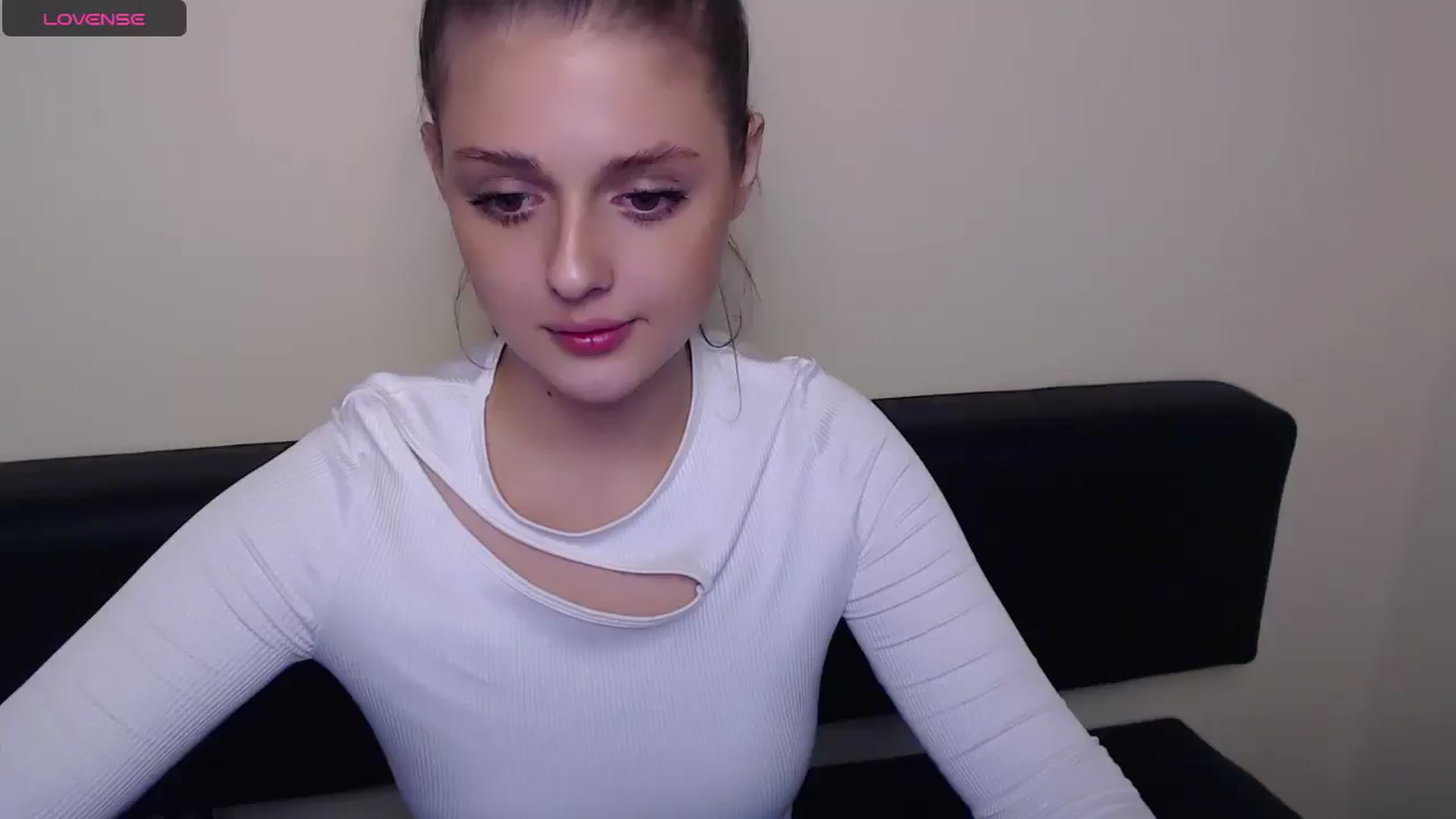 Gallery image thumbnail from LolaAlians_'s myfreecams stream on, 05/29/2025, 09:00 image 8 of 20
