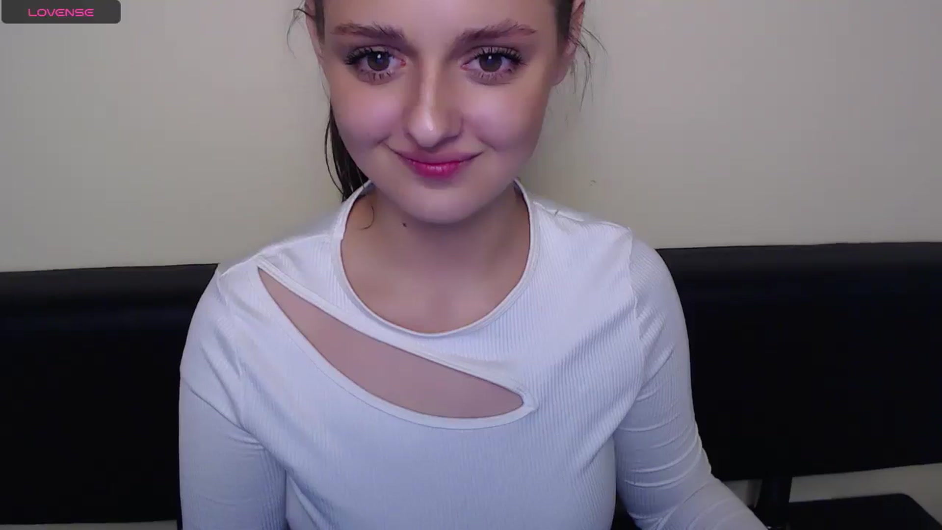 Gallery image thumbnail from LolaAlians_'s myfreecams stream on, 05/29/2025, 11:59 image 14 of 20