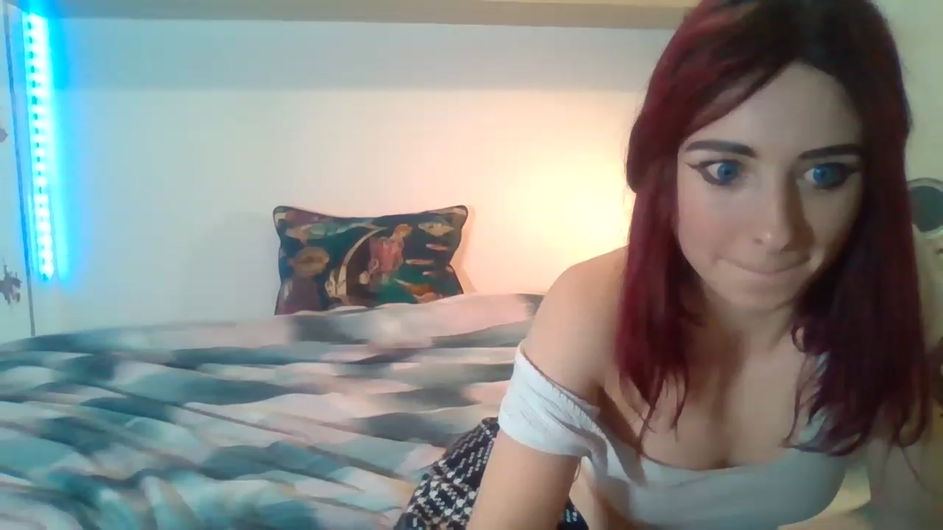 Gallery image thumbnail from LolaBunnybun's myfreecams stream on, 11/24/2022, 24:10 image 7 of 20