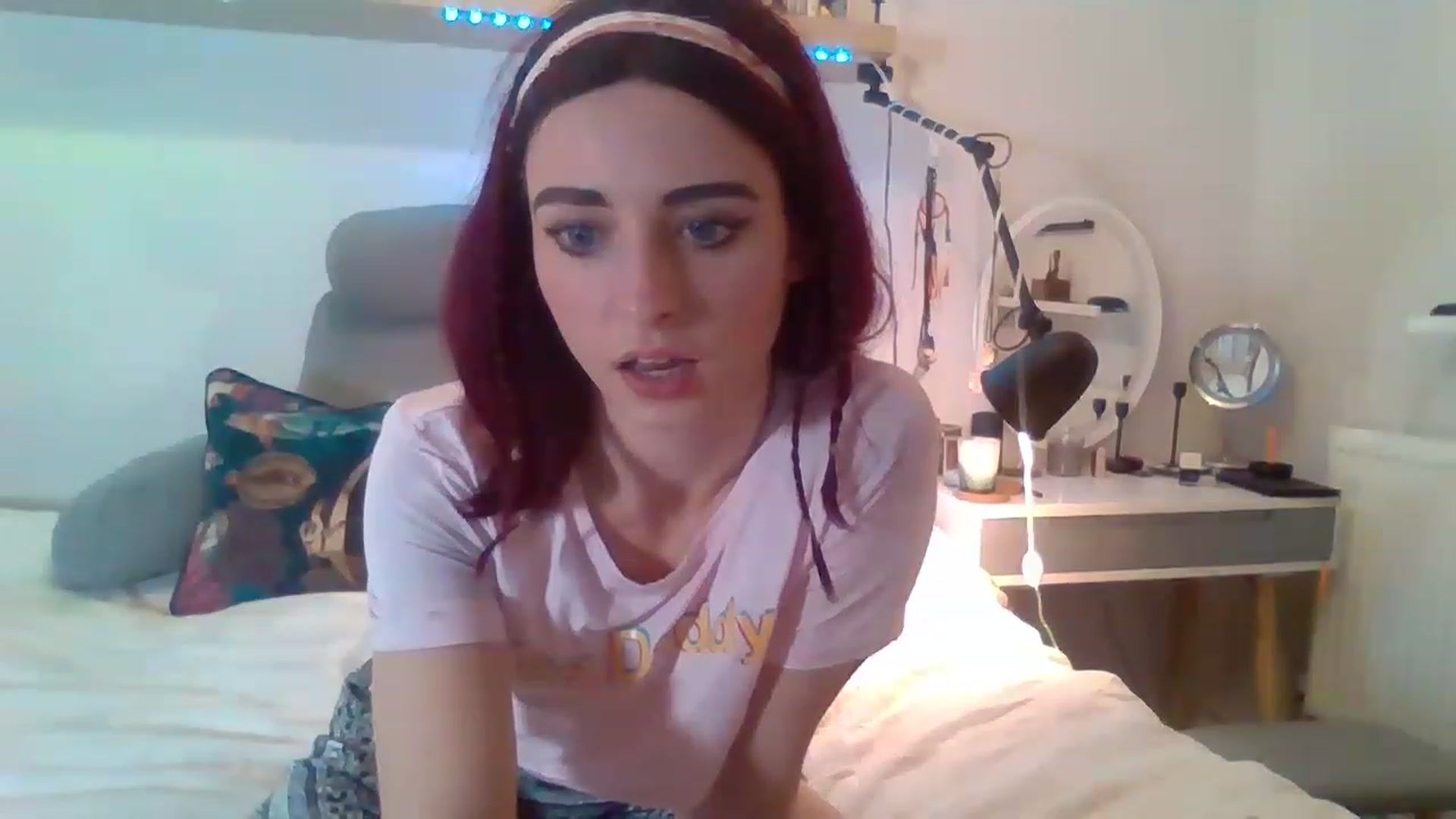 Gallery image thumbnail from LolaBunnybun's myfreecams stream on, 12/03/2022, 24:25 image 13 of 20