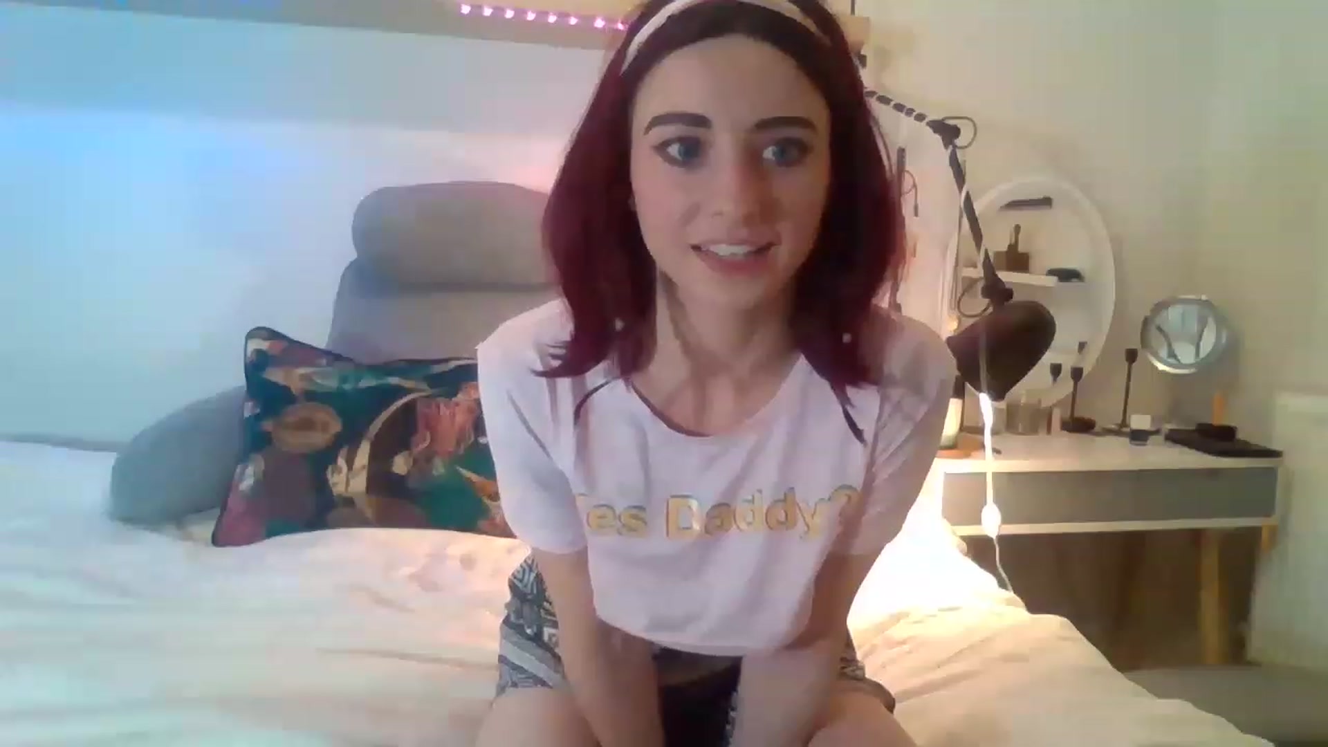 Gallery image thumbnail from LolaBunnybun's myfreecams stream on, 12/03/2022, 24:25 image 6 of 20