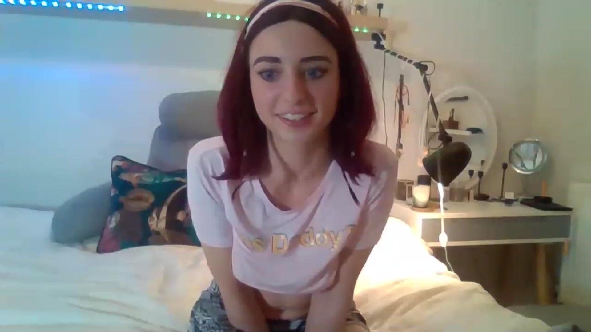Gallery image thumbnail from LolaBunnybun's myfreecams stream on, 12/03/2022, 24:25 image 20 of 20