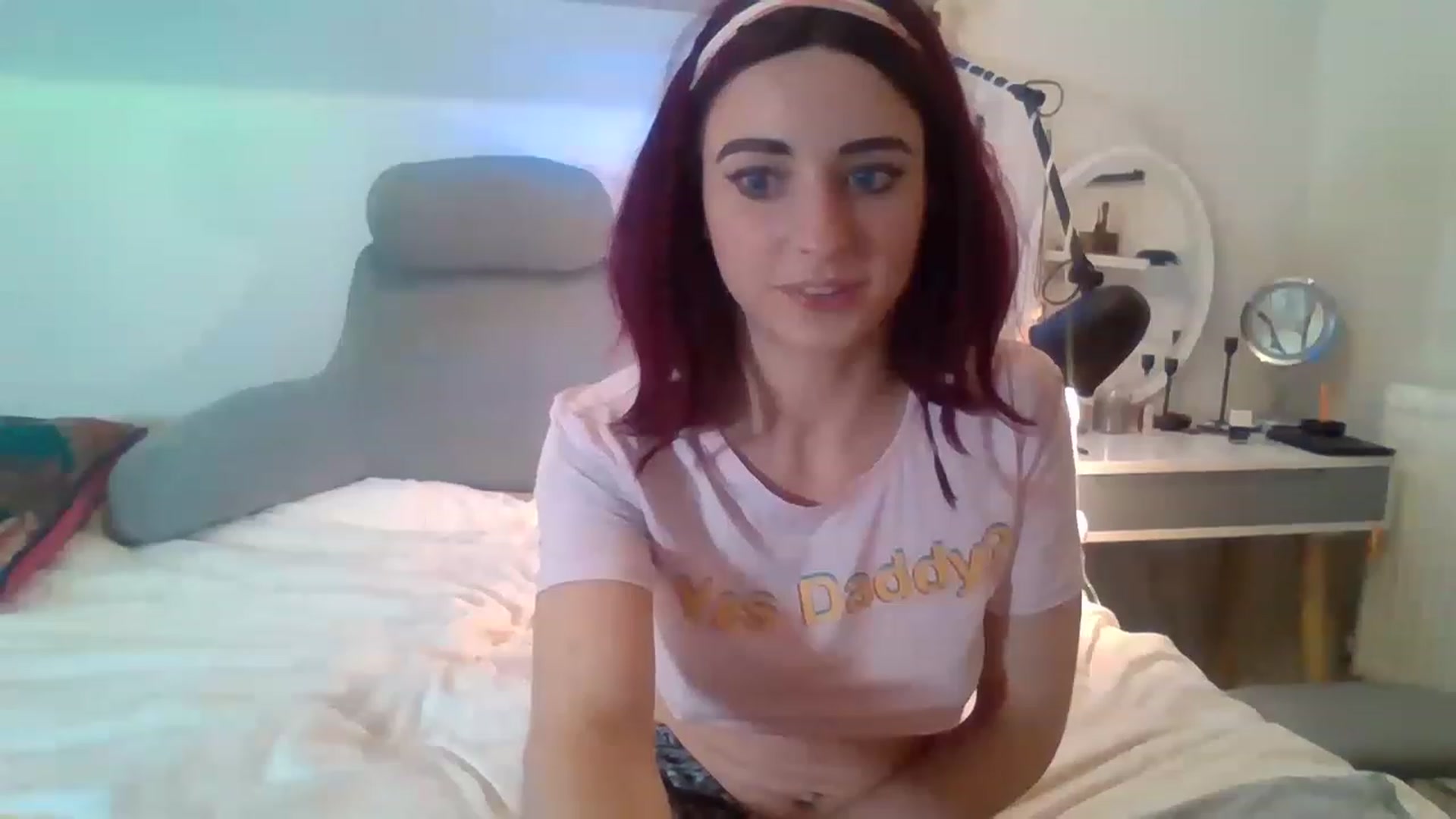 Gallery image thumbnail from LolaBunnybun's myfreecams stream on, 12/03/2022, 01:07 image 15 of 20