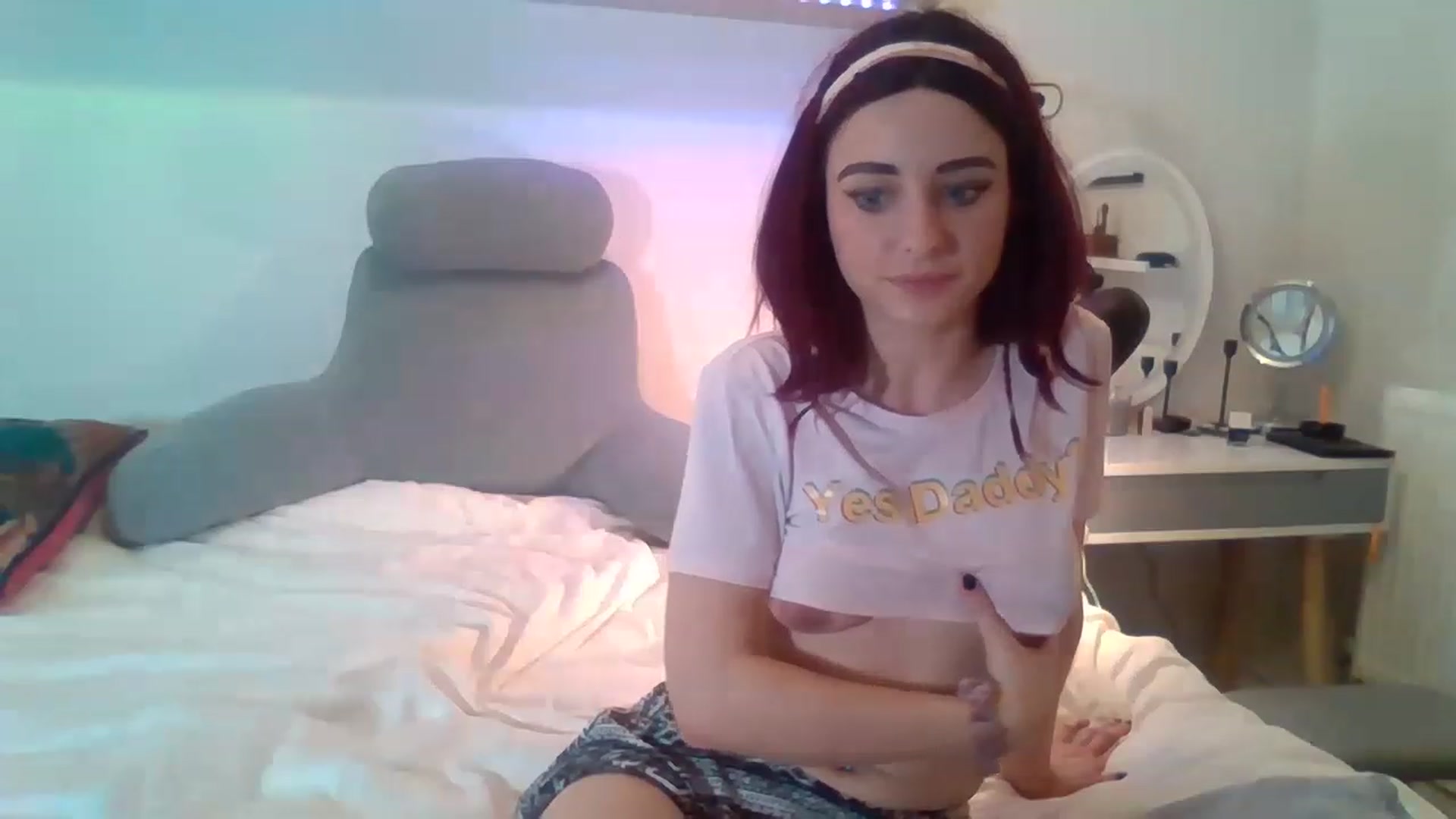 Gallery image thumbnail from LolaBunnybun's myfreecams stream on, 12/03/2022, 01:07 image 11 of 20