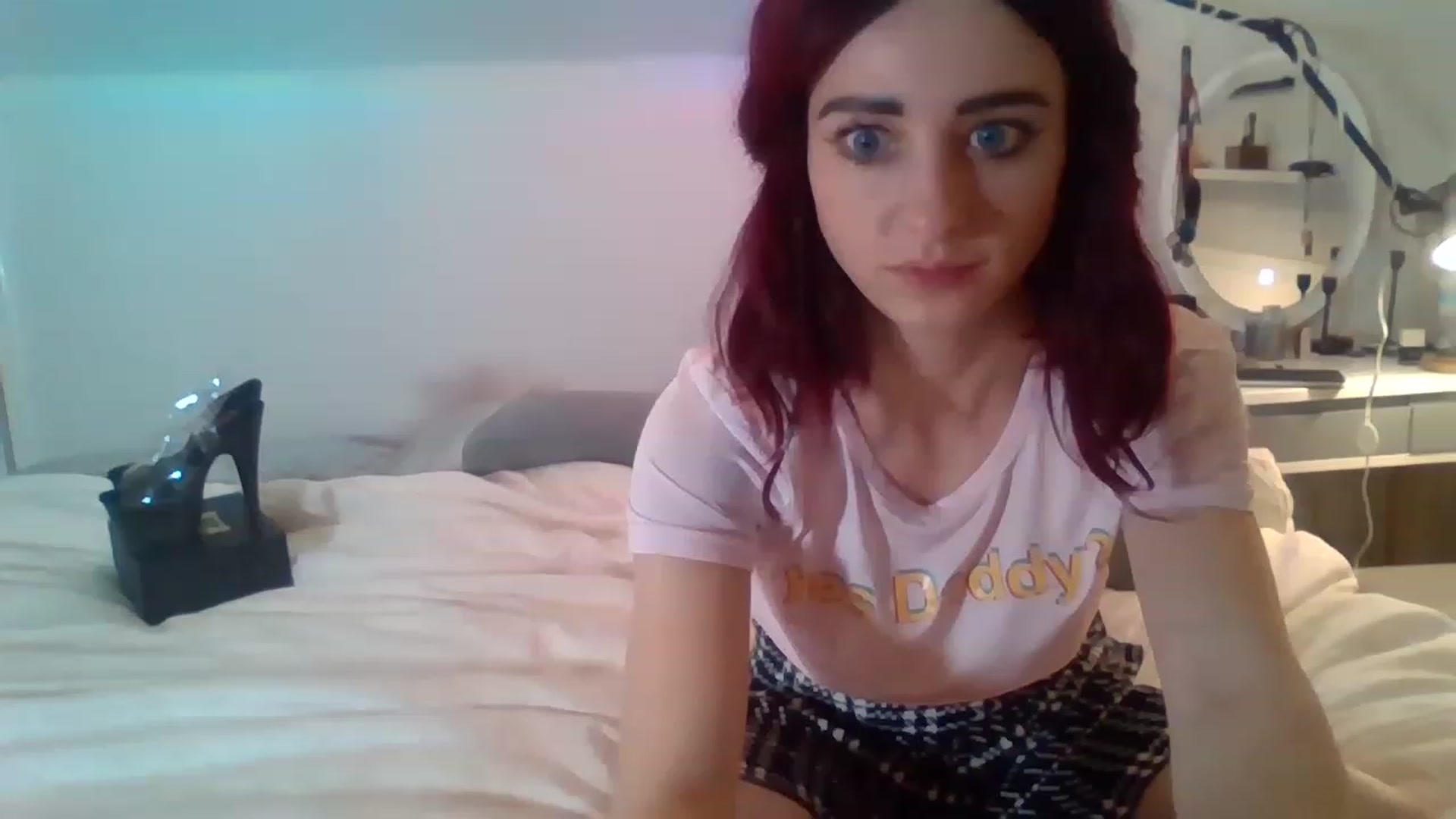 Gallery image thumbnail from LolaBunnybun's myfreecams stream on, 12/04/2022, 04:48 image 9 of 20