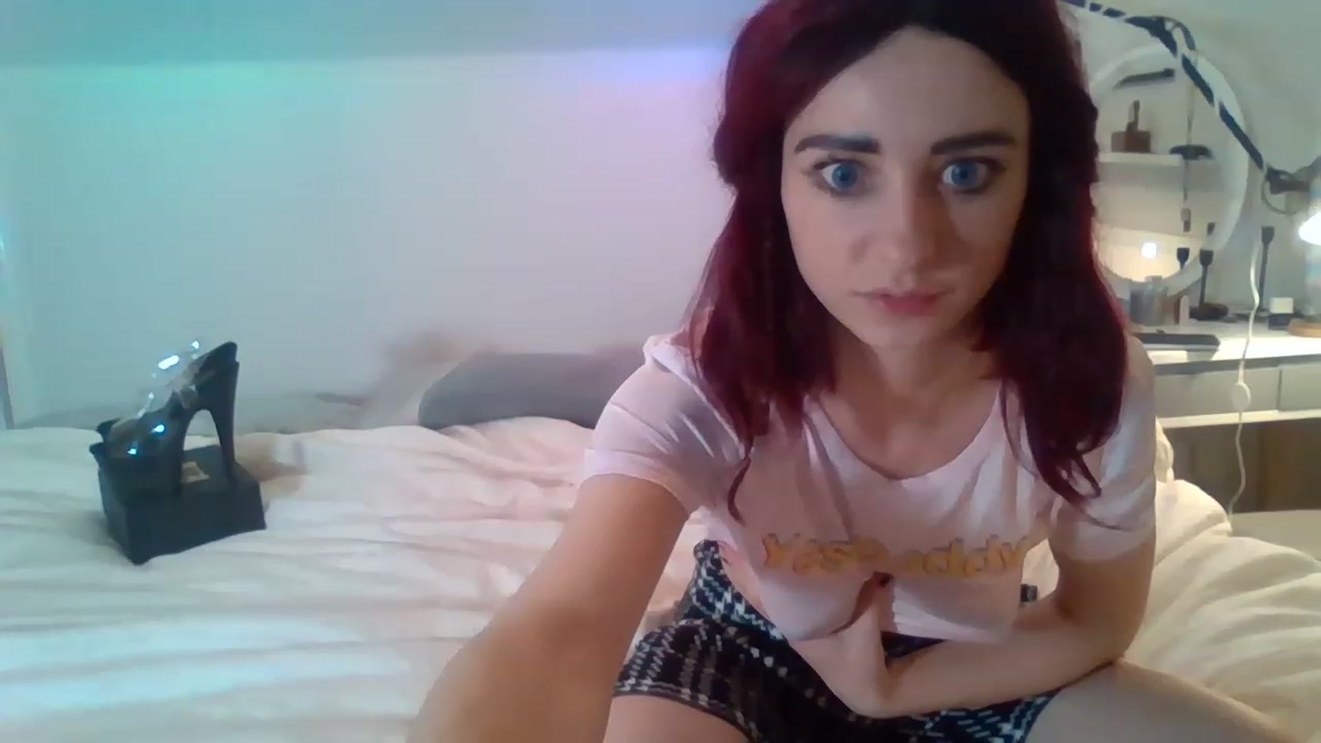 Gallery image thumbnail from LolaBunnybun's myfreecams stream on, 12/04/2022, 04:48 image 7 of 20