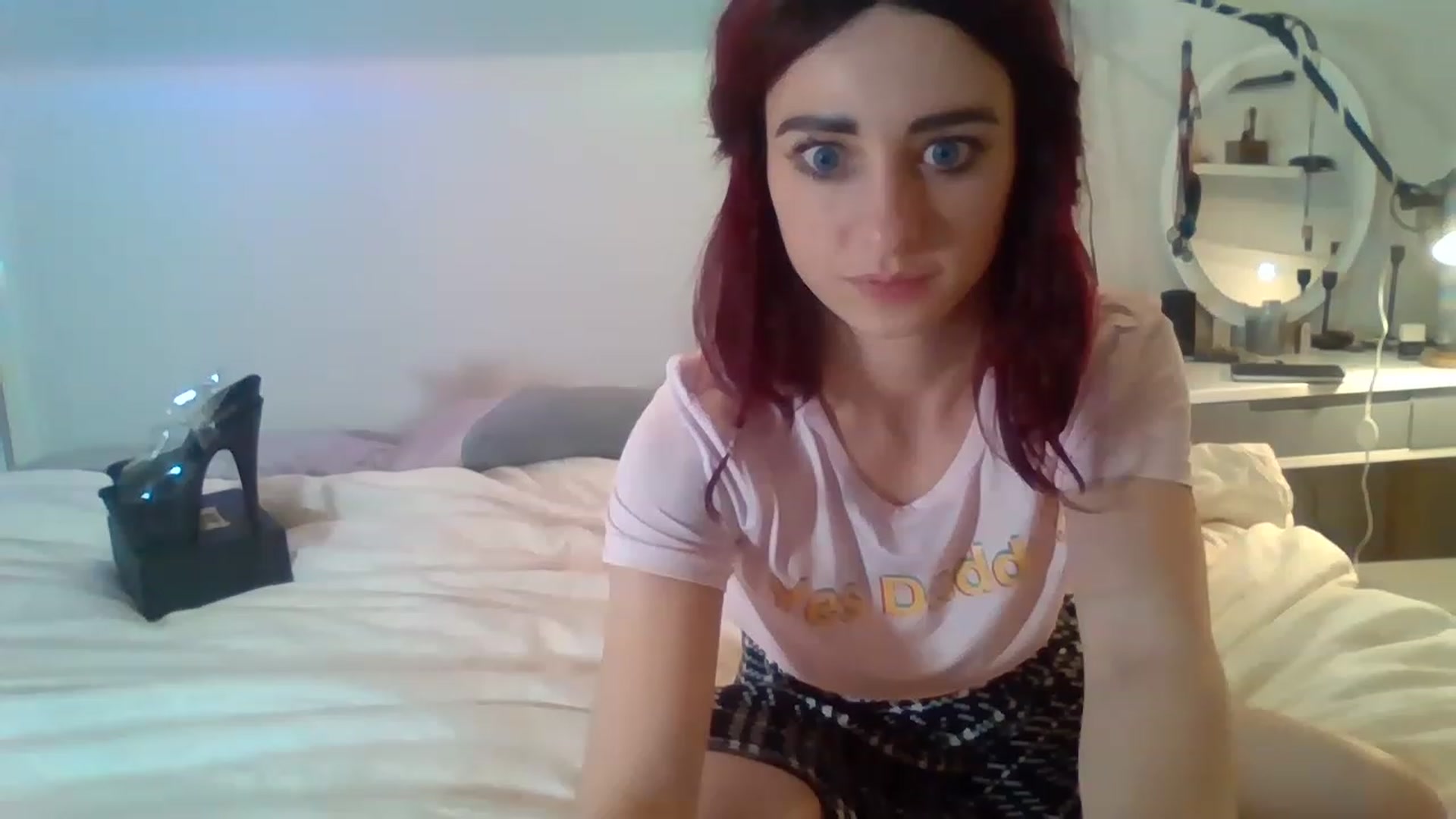 Gallery image thumbnail from LolaBunnybun's myfreecams stream on, 12/04/2022, 04:48 image 6 of 20