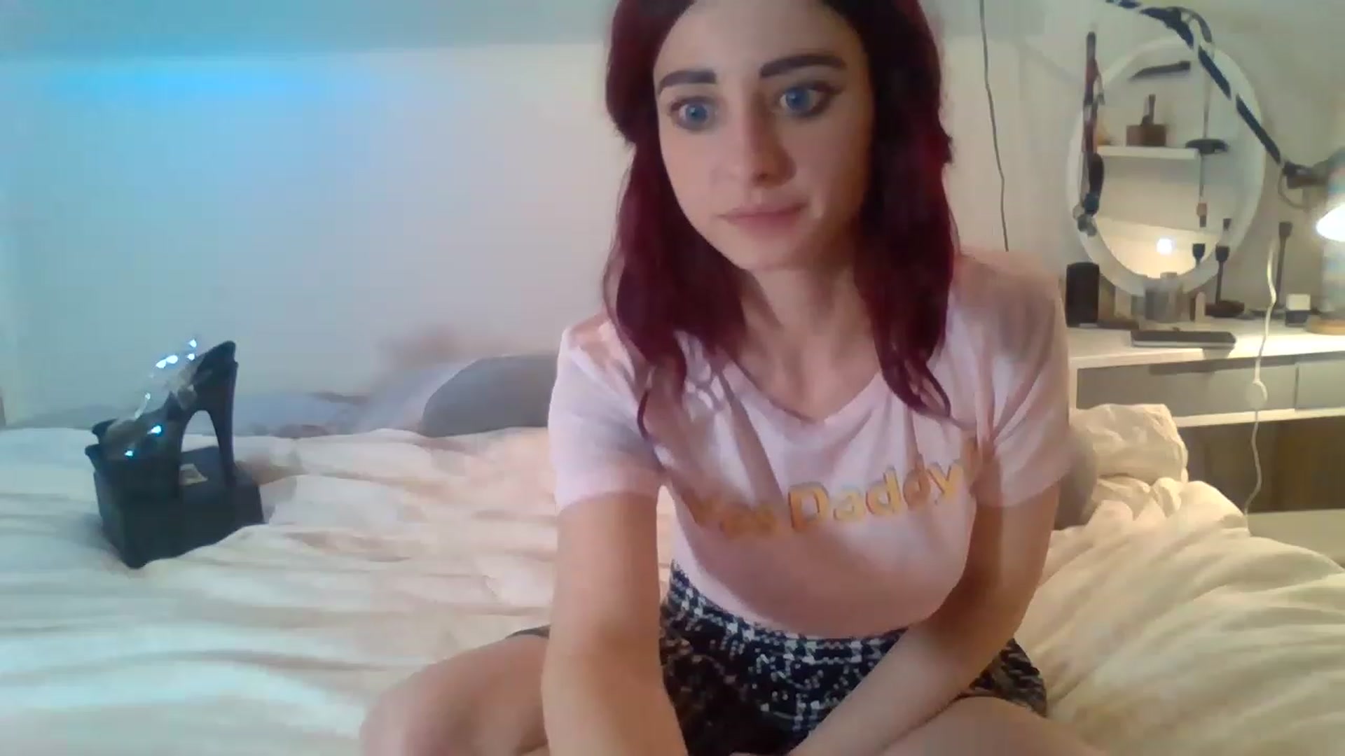 Gallery image thumbnail from LolaBunnybun's myfreecams stream on, 12/04/2022, 04:48 image 16 of 20