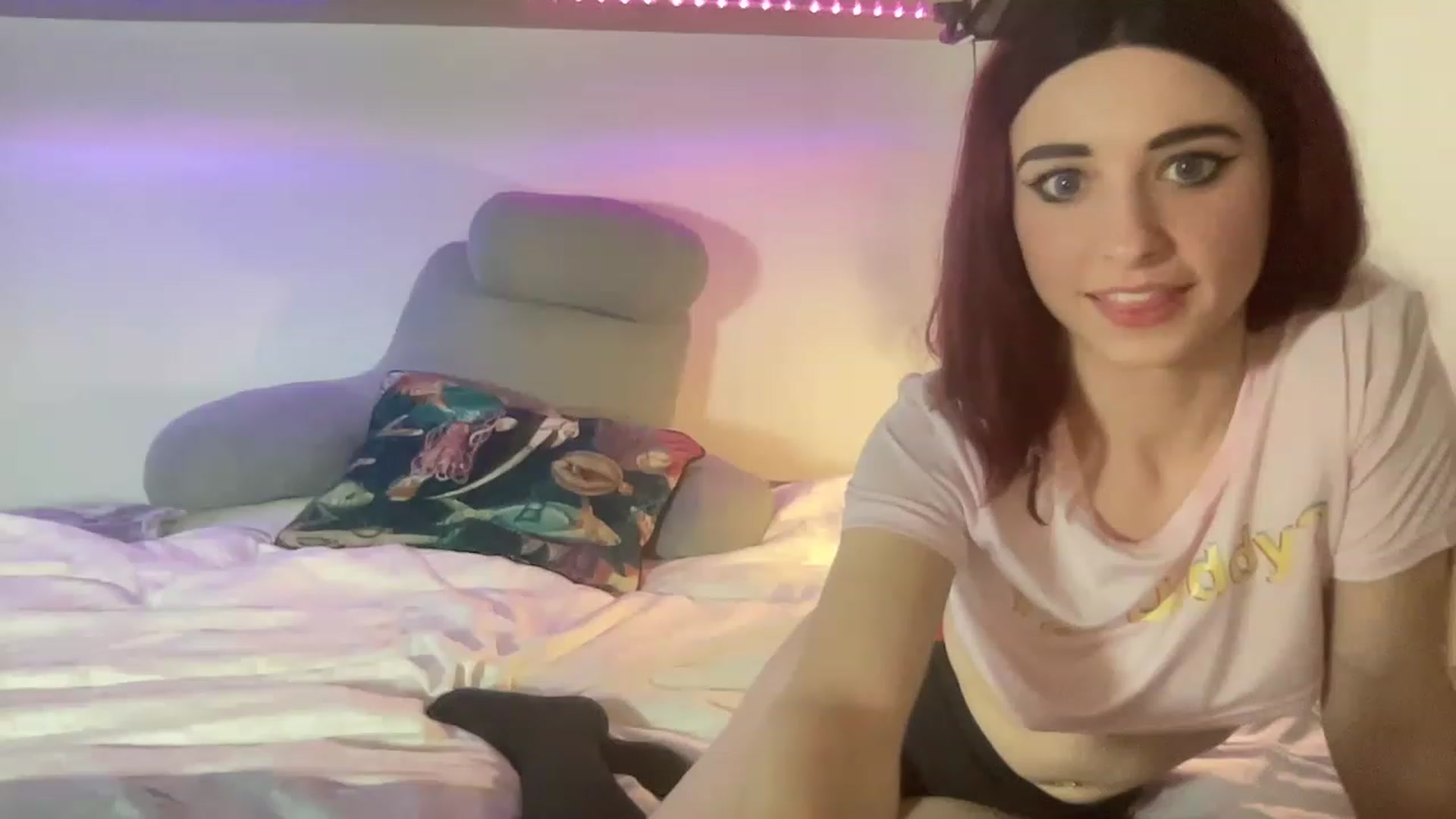 Gallery image thumbnail from LolaBunnybun's myfreecams stream on, 12/07/2022, 02:59 image 11 of 20