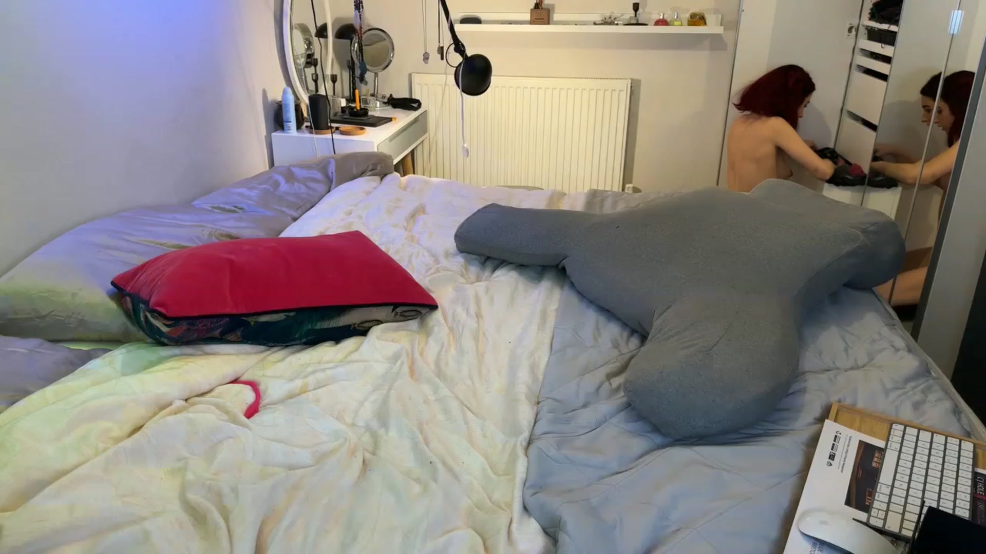 Gallery image thumbnail from LolaBunnybun's myfreecams stream on, 12/10/2022, 01:45 image 11 of 20