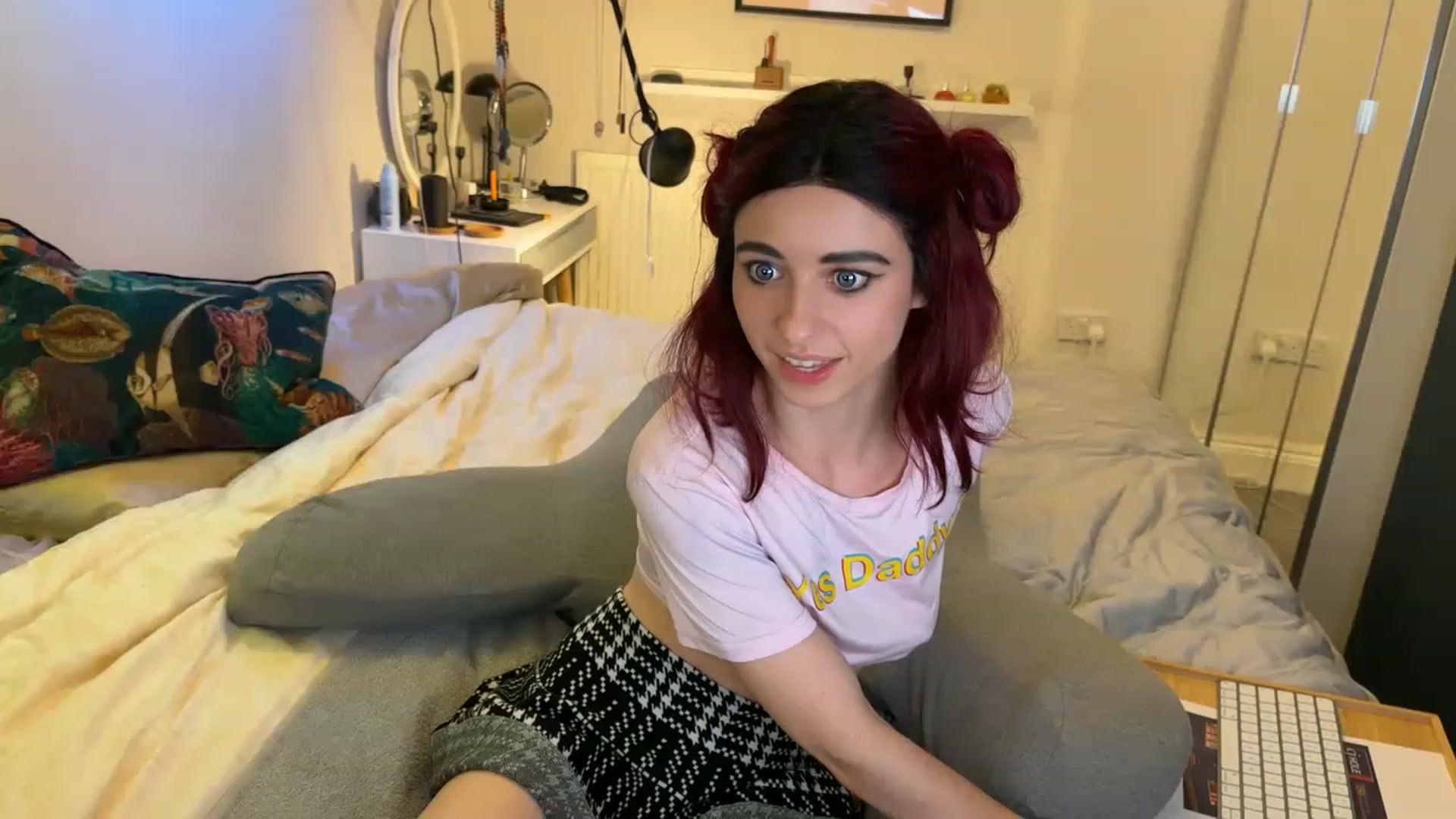 Gallery image thumbnail from LolaBunnybun's myfreecams stream on, 12/10/2022, 06:30 image 6 of 20