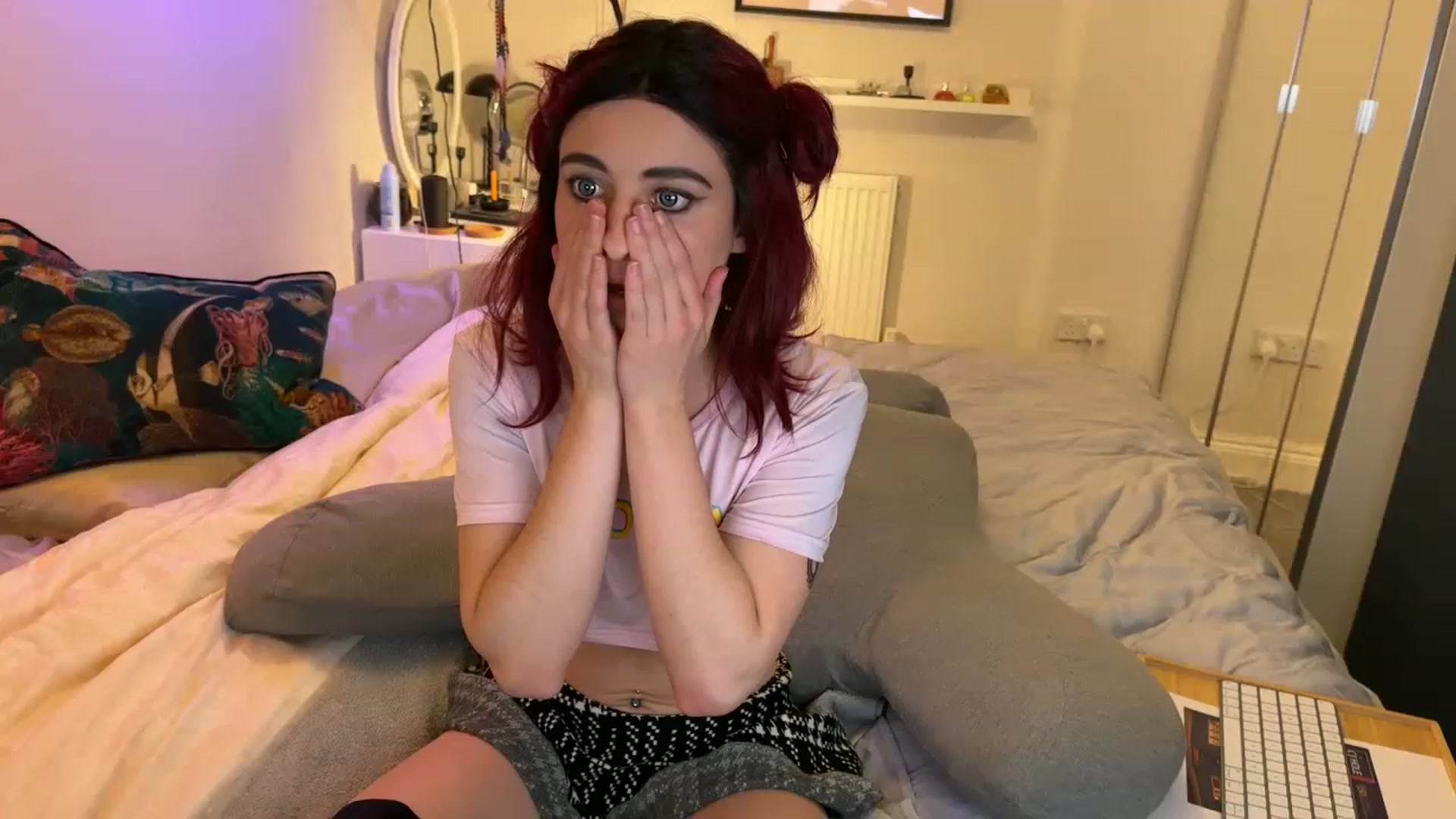 Gallery image thumbnail from LolaBunnybun's myfreecams stream on, 12/10/2022, 06:30 image 3 of 20