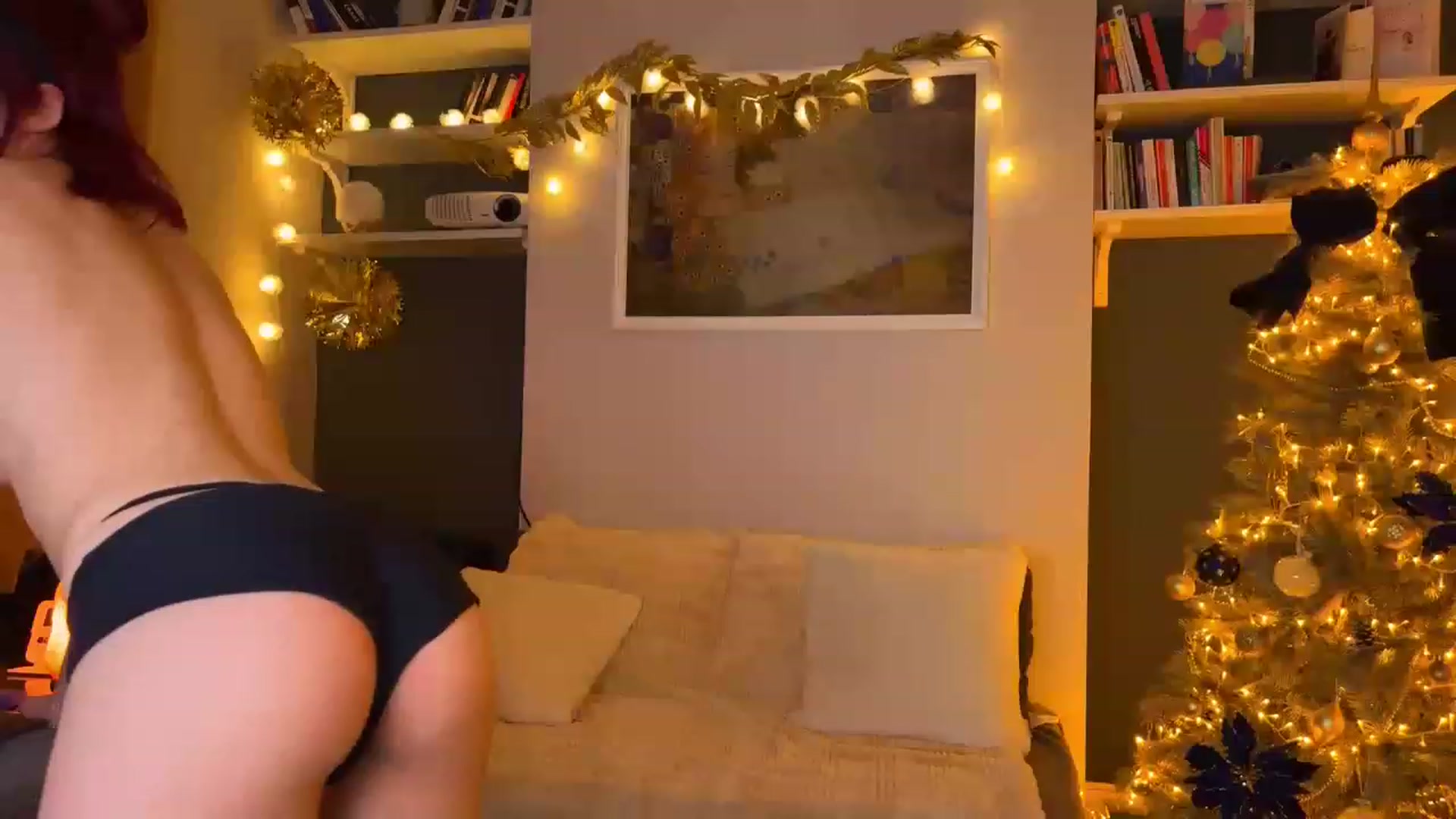 Gallery image thumbnail from LolaBunnybun's myfreecams stream on, 12/16/2022, 22:14 image 11 of 20