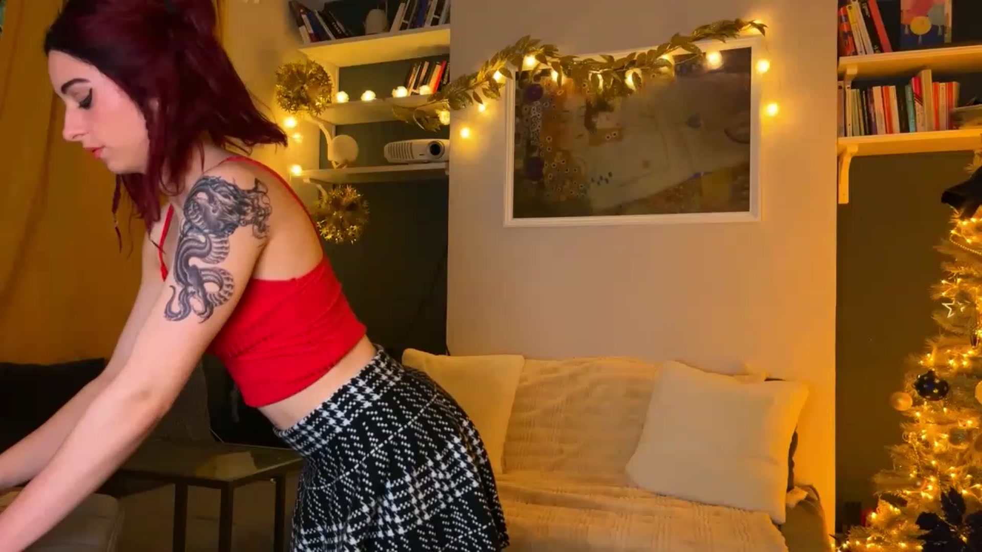 Gallery image thumbnail from LolaBunnybun's myfreecams stream on, 12/22/2022, 23:17 image 3 of 20