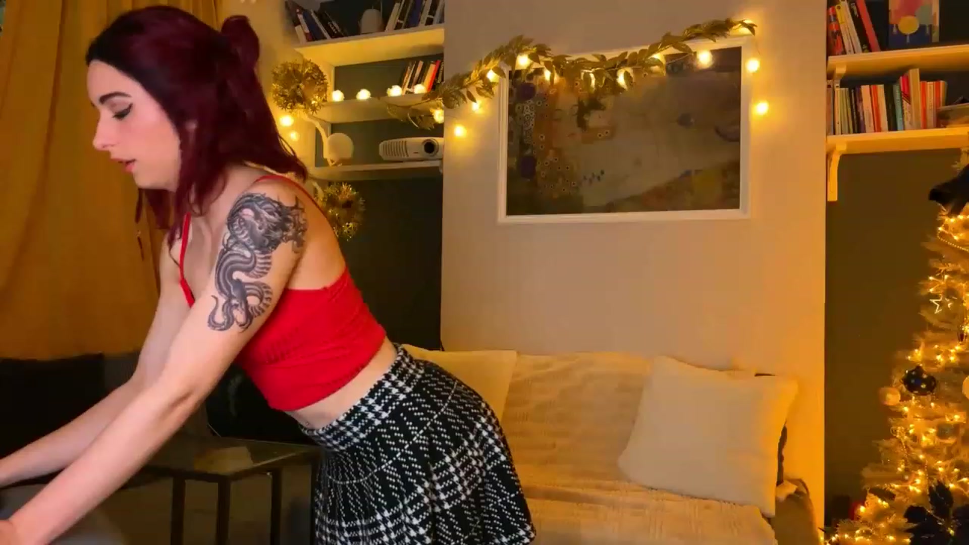 Gallery image thumbnail from LolaBunnybun's myfreecams stream on, 12/22/2022, 23:17 image 4 of 20