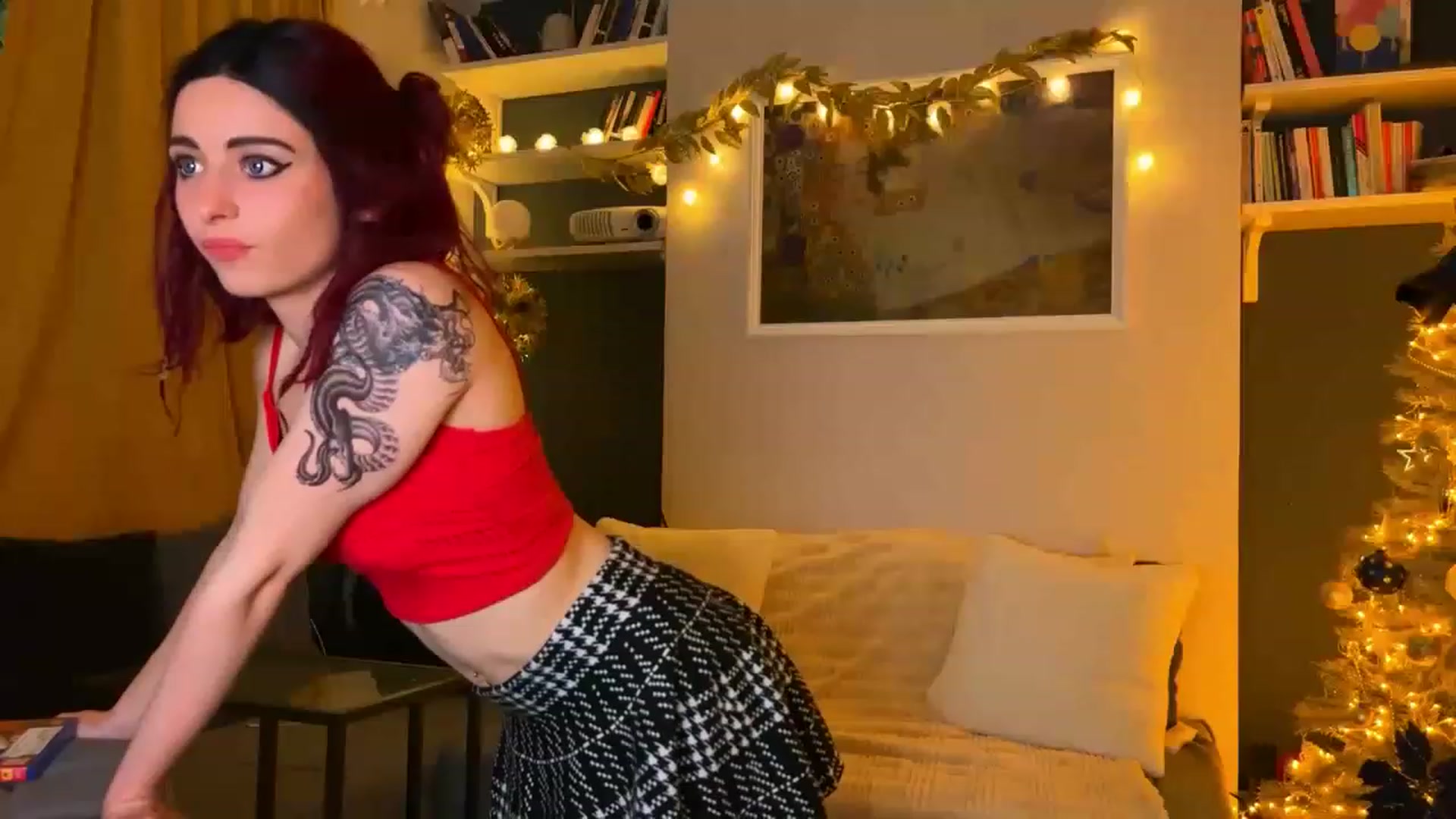 Gallery image thumbnail from LolaBunnybun's myfreecams stream on, 12/22/2022, 23:17 image 15 of 20