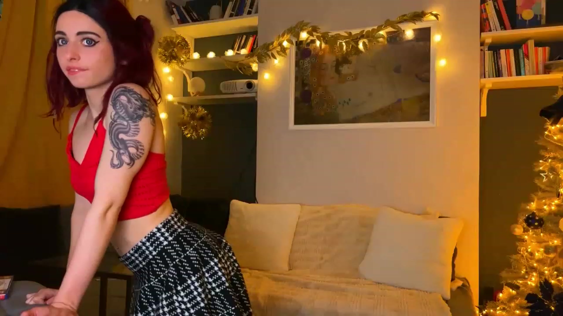 Gallery image thumbnail from LolaBunnybun's myfreecams stream on, 12/22/2022, 23:17 image 14 of 20