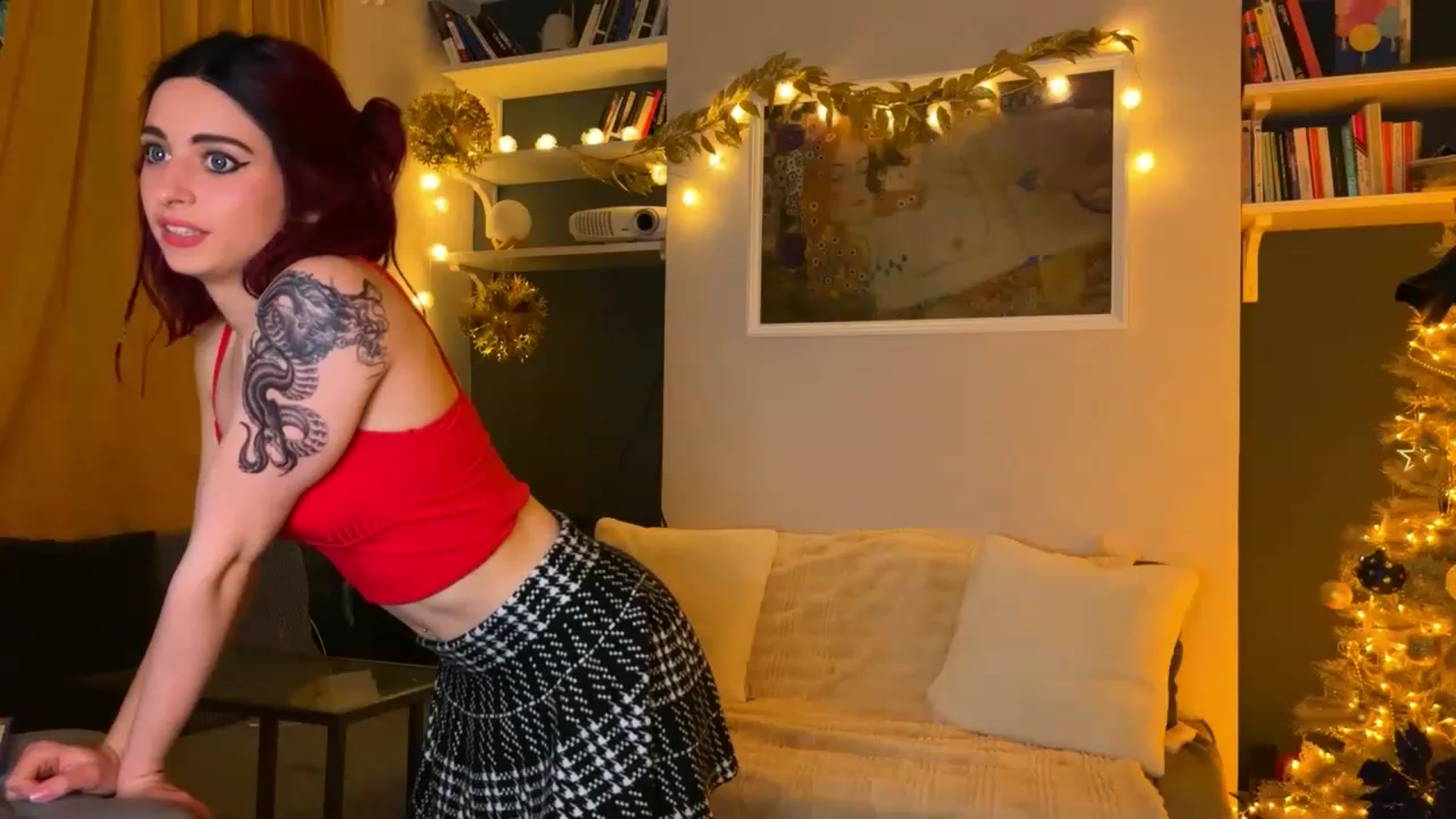 Gallery image thumbnail from LolaBunnybun's myfreecams stream on, 12/22/2022, 23:17 image 8 of 20