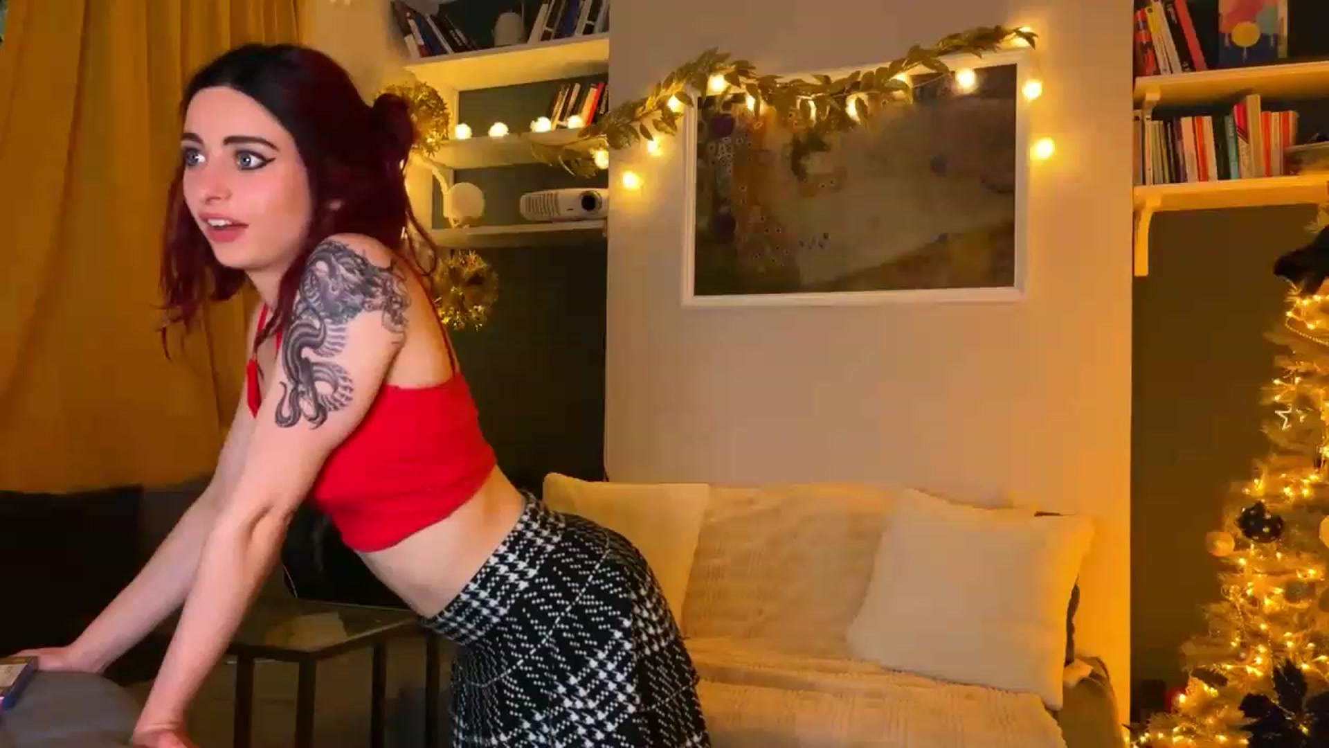 Gallery image thumbnail from LolaBunnybun's myfreecams stream on, 12/22/2022, 23:17 image 18 of 20