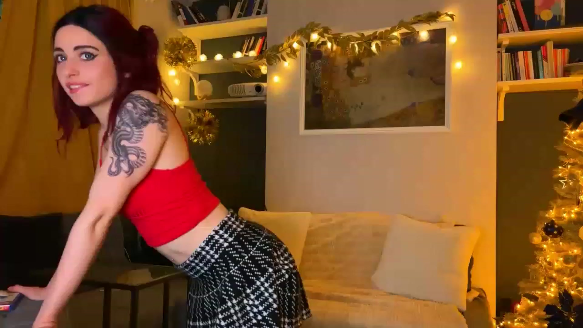 Gallery image thumbnail from LolaBunnybun's myfreecams stream on, 12/22/2022, 23:17 image 11 of 20