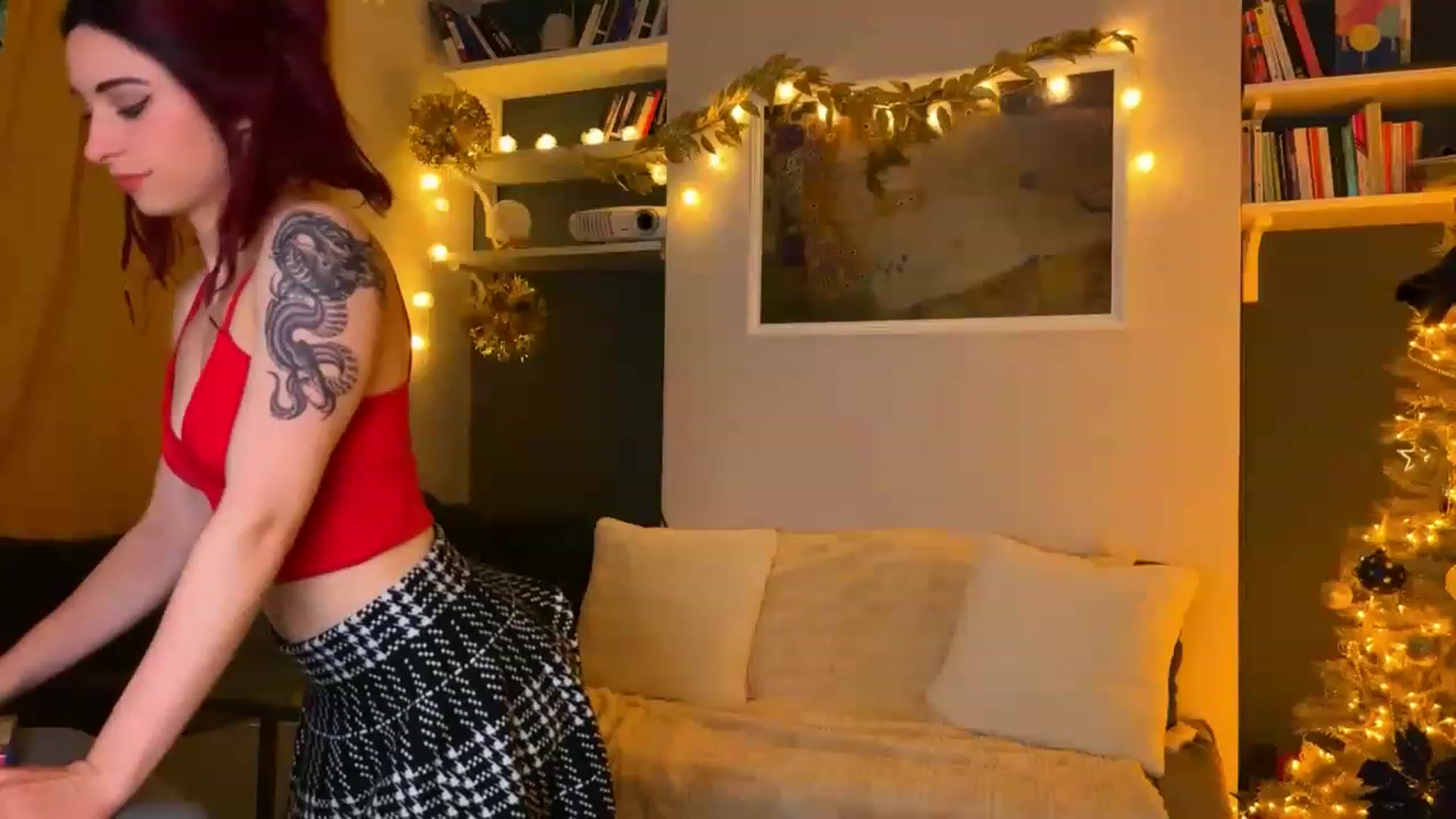 Gallery image thumbnail from LolaBunnybun's myfreecams stream on, 12/22/2022, 23:17 image 13 of 20