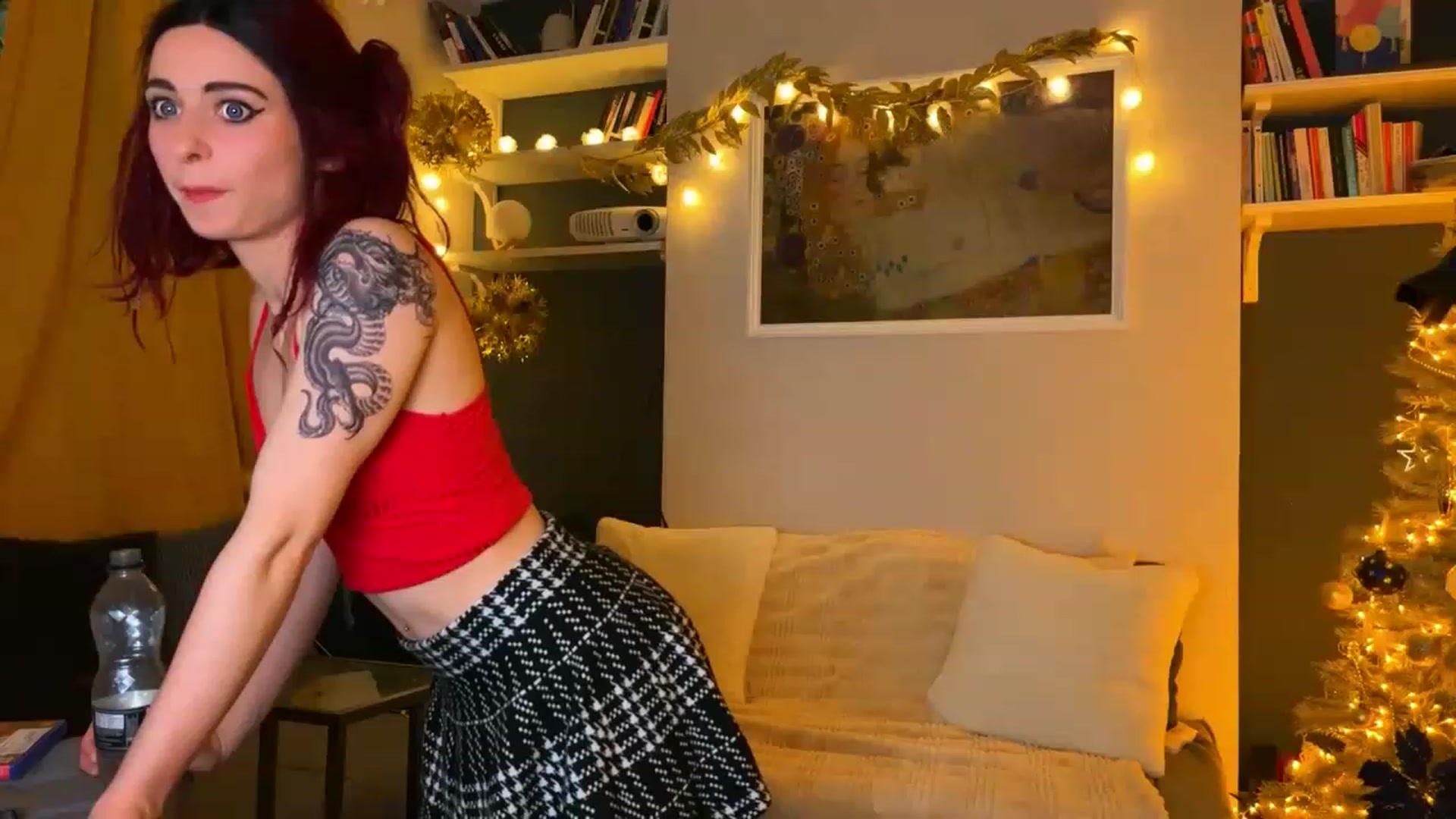 Gallery image thumbnail from LolaBunnybun's myfreecams stream on, 12/22/2022, 23:17 image 1 of 20
