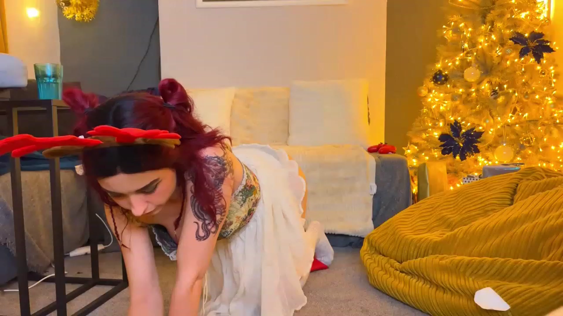 Gallery image thumbnail from LolaBunnybun's myfreecams stream on, 12/24/2022, 24:40 image 1 of 20