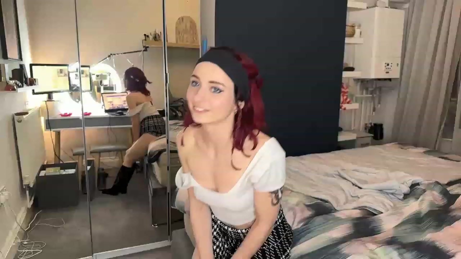 Gallery image thumbnail from LolaBunnybun's myfreecams stream on, 04/15/2023, 23:04 image 7 of 20