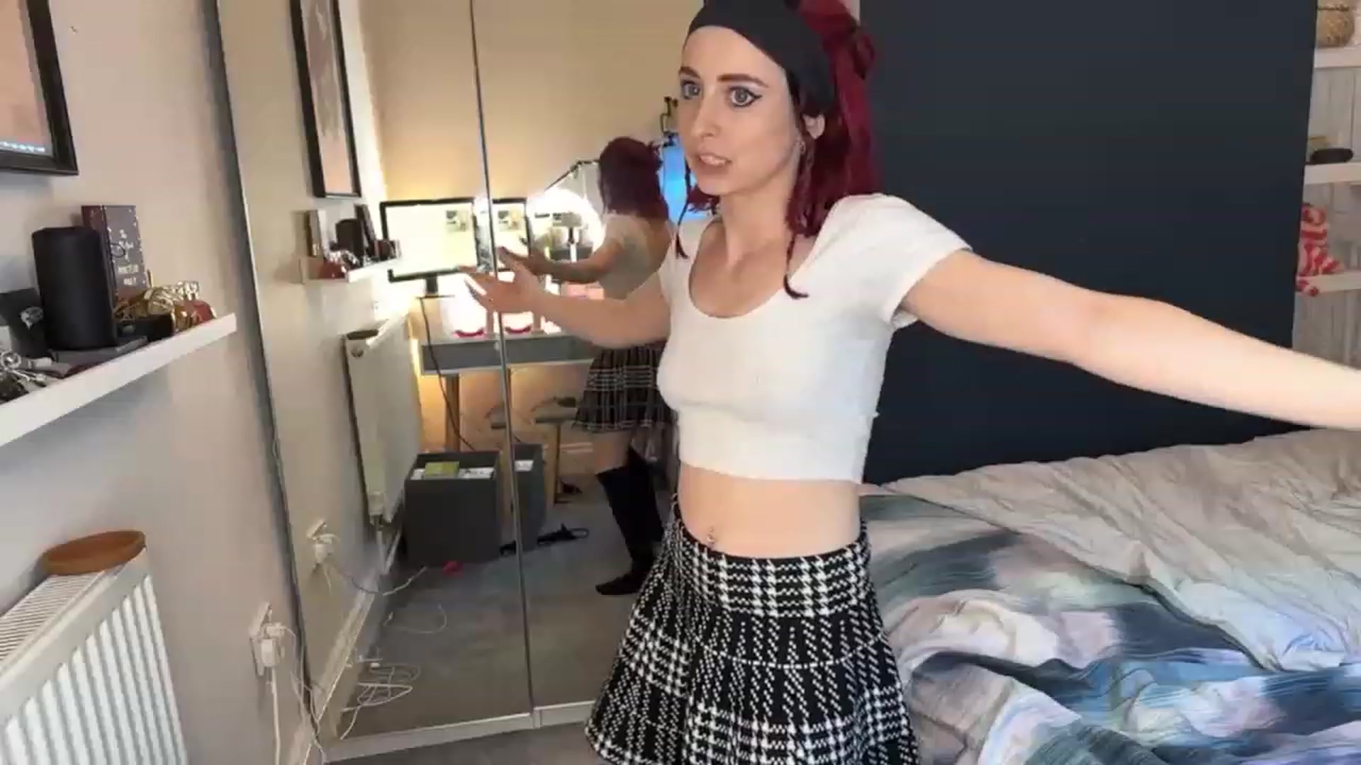 Gallery image thumbnail from LolaBunnybun's myfreecams stream on, 04/16/2023, 02:19 image 8 of 20