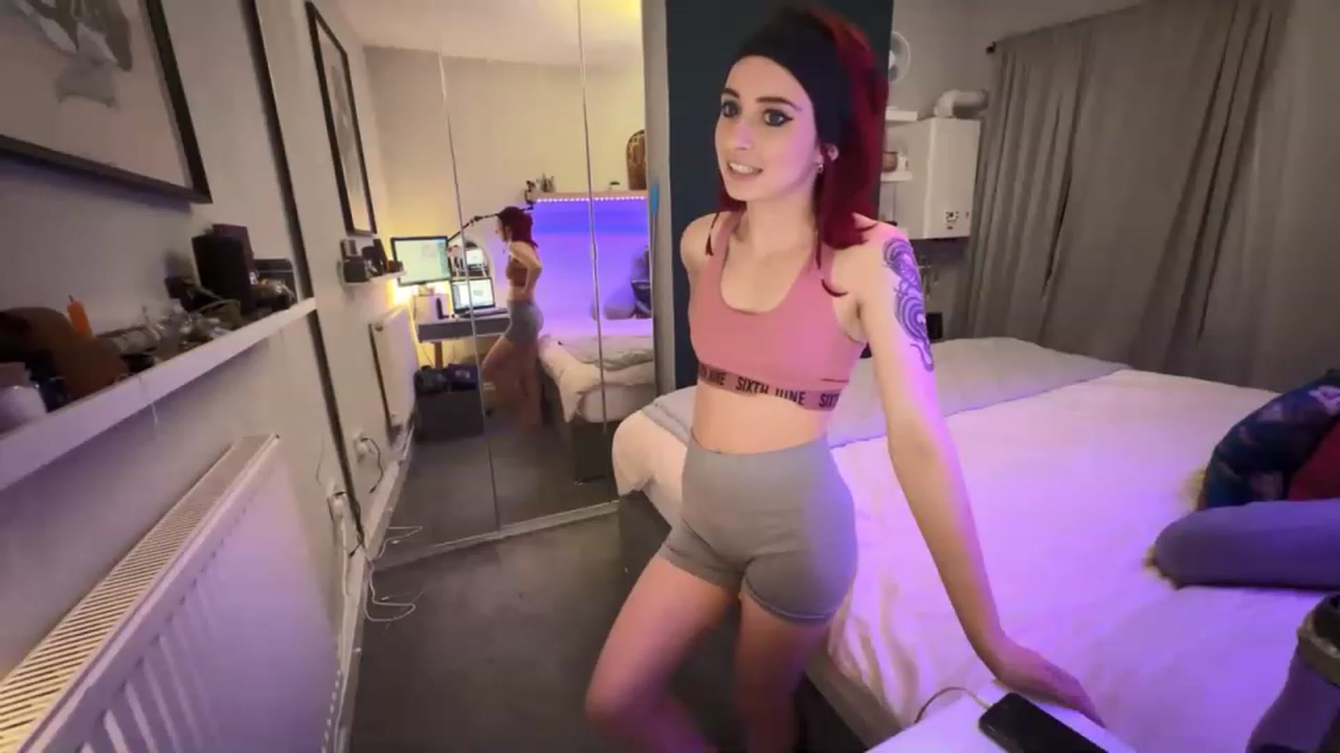 Gallery image thumbnail from LolaBunnybun's myfreecams stream on, 04/20/2023, 01:01 image 14 of 20