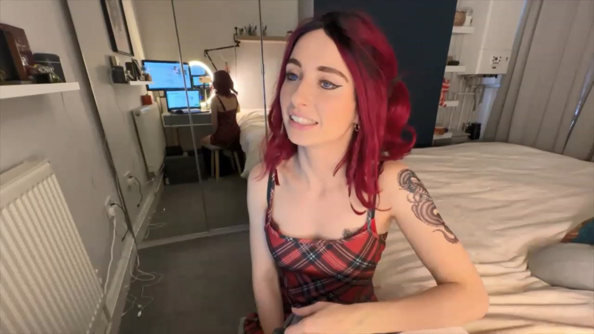 Gallery image thumbnail from LolaBunnybun's myfreecams stream on, 04/24/2023, 05:53 image 14 of 20