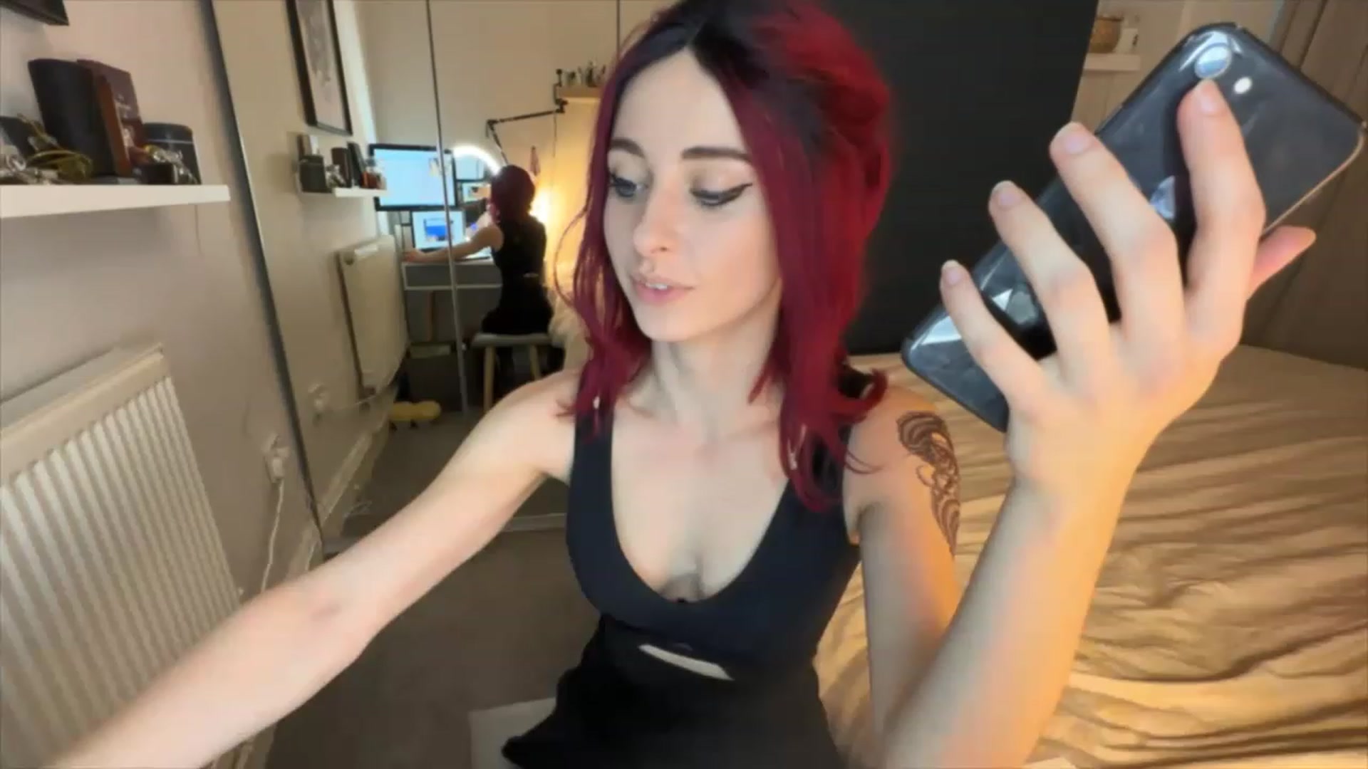 Gallery image thumbnail from LolaBunnybun's myfreecams stream on, 04/26/2023, 06:37 image 4 of 20