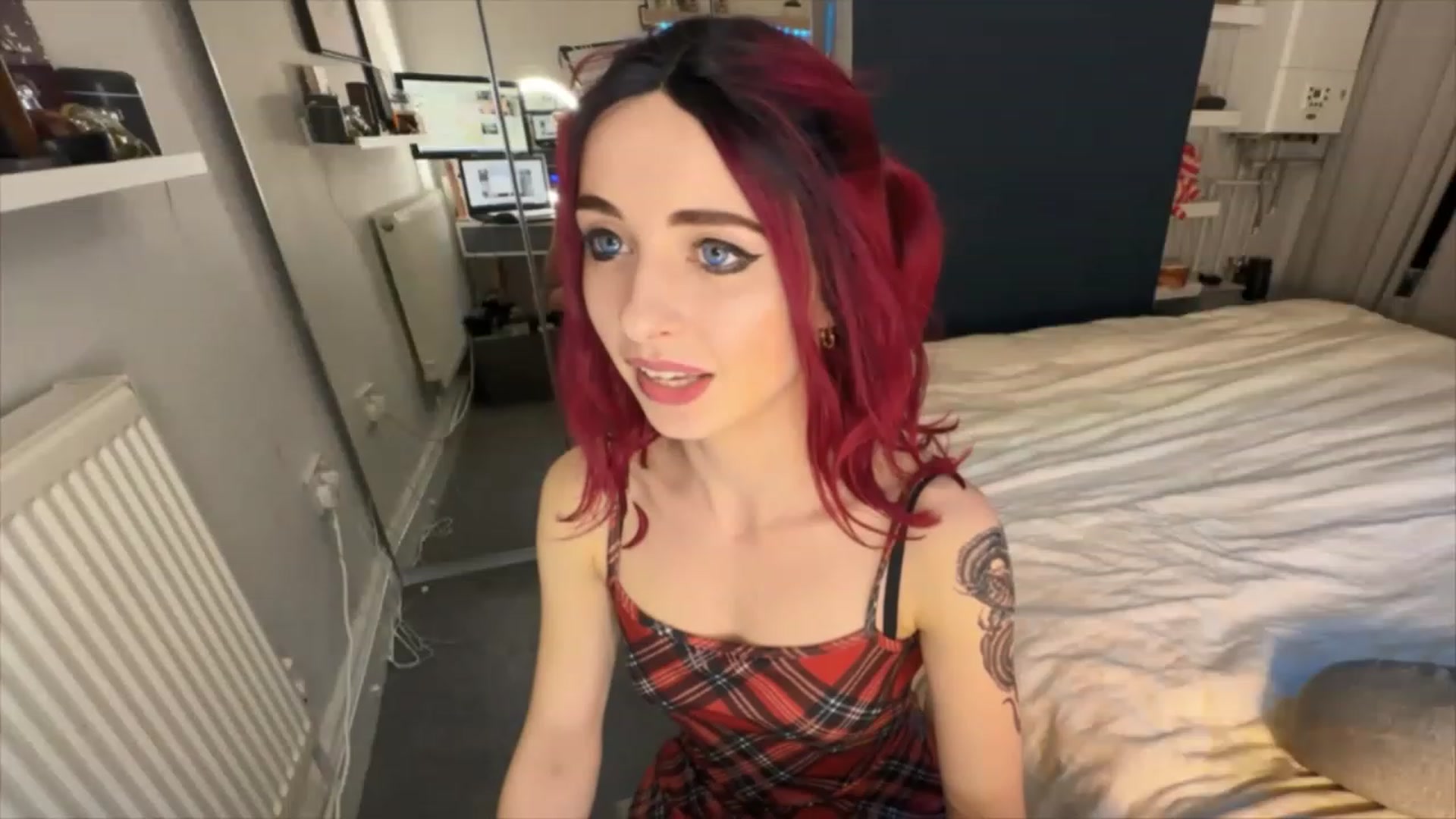 Gallery image thumbnail from LolaBunnybun's myfreecams stream on, 04/29/2023, 24:46 image 7 of 20