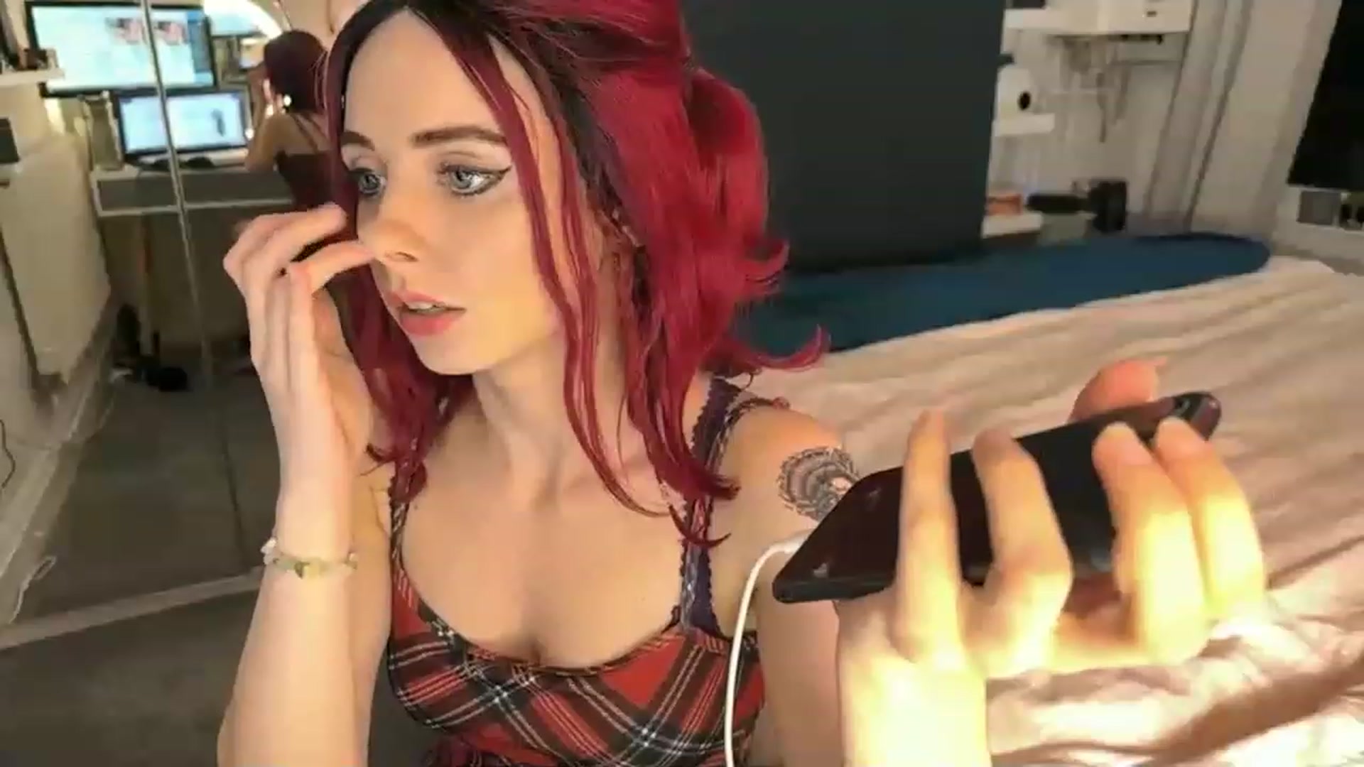 Gallery image thumbnail from LolaBunnybun's myfreecams stream on, 05/05/2023, 22:58 image 15 of 20