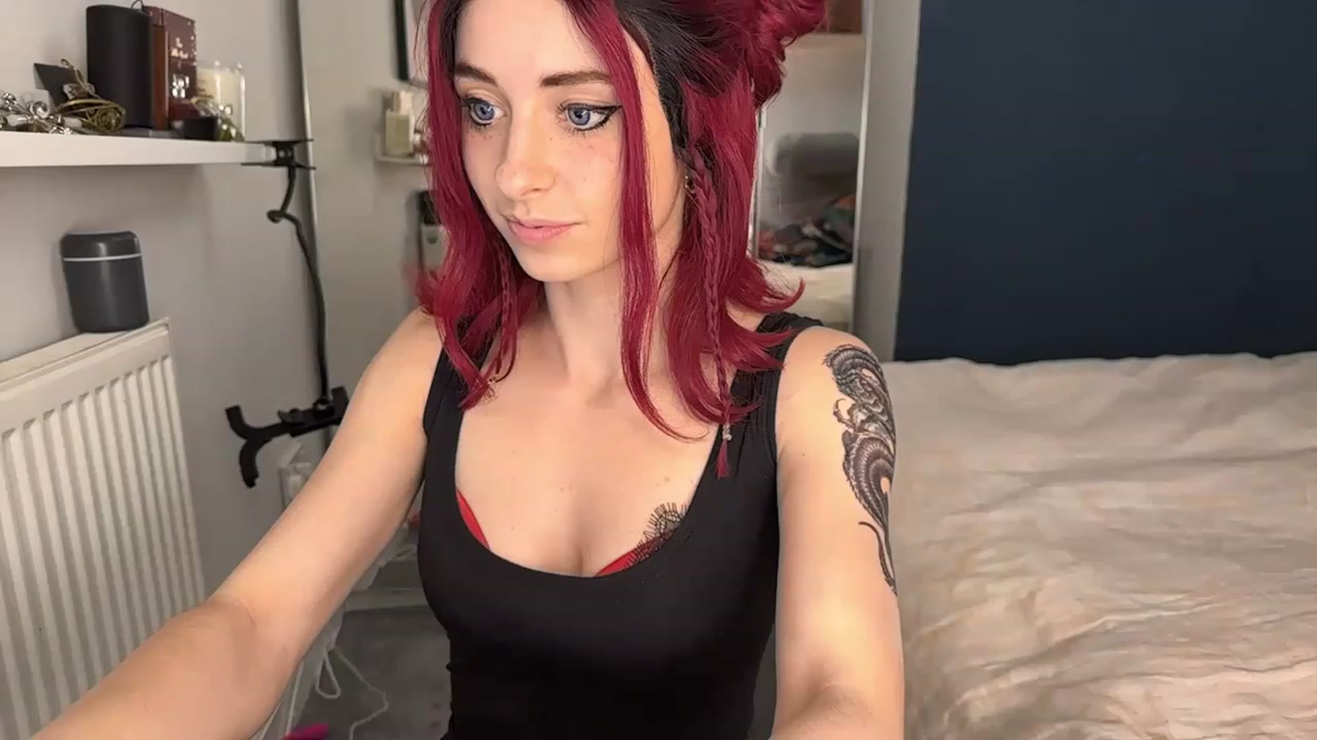 Gallery image thumbnail from LolaBunnybun's myfreecams stream on, 05/20/2023, 01:22 image 12 of 20