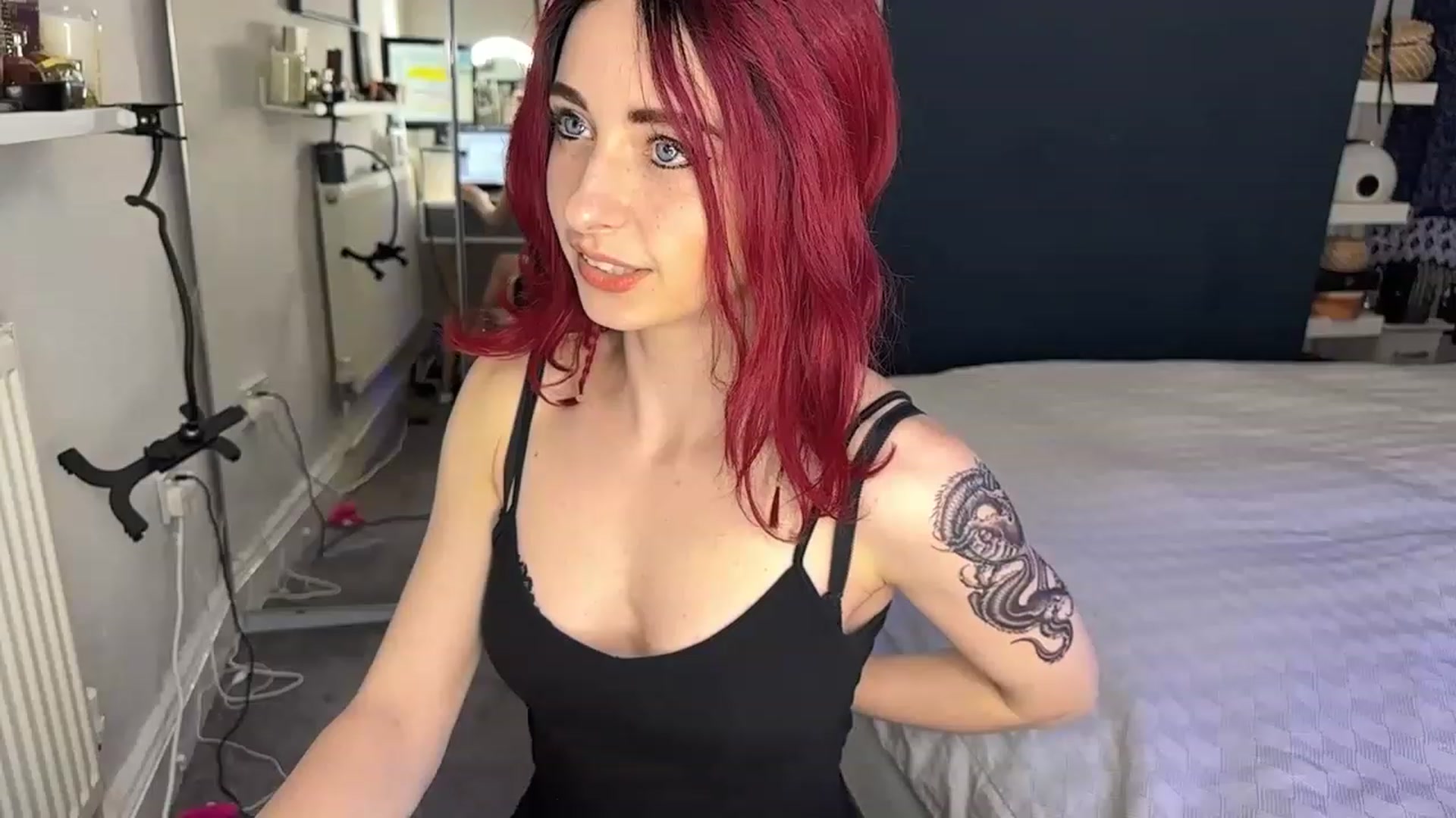 Gallery image thumbnail from LolaBunnybun's myfreecams stream on, 06/01/2023, 22:27 image 19 of 20