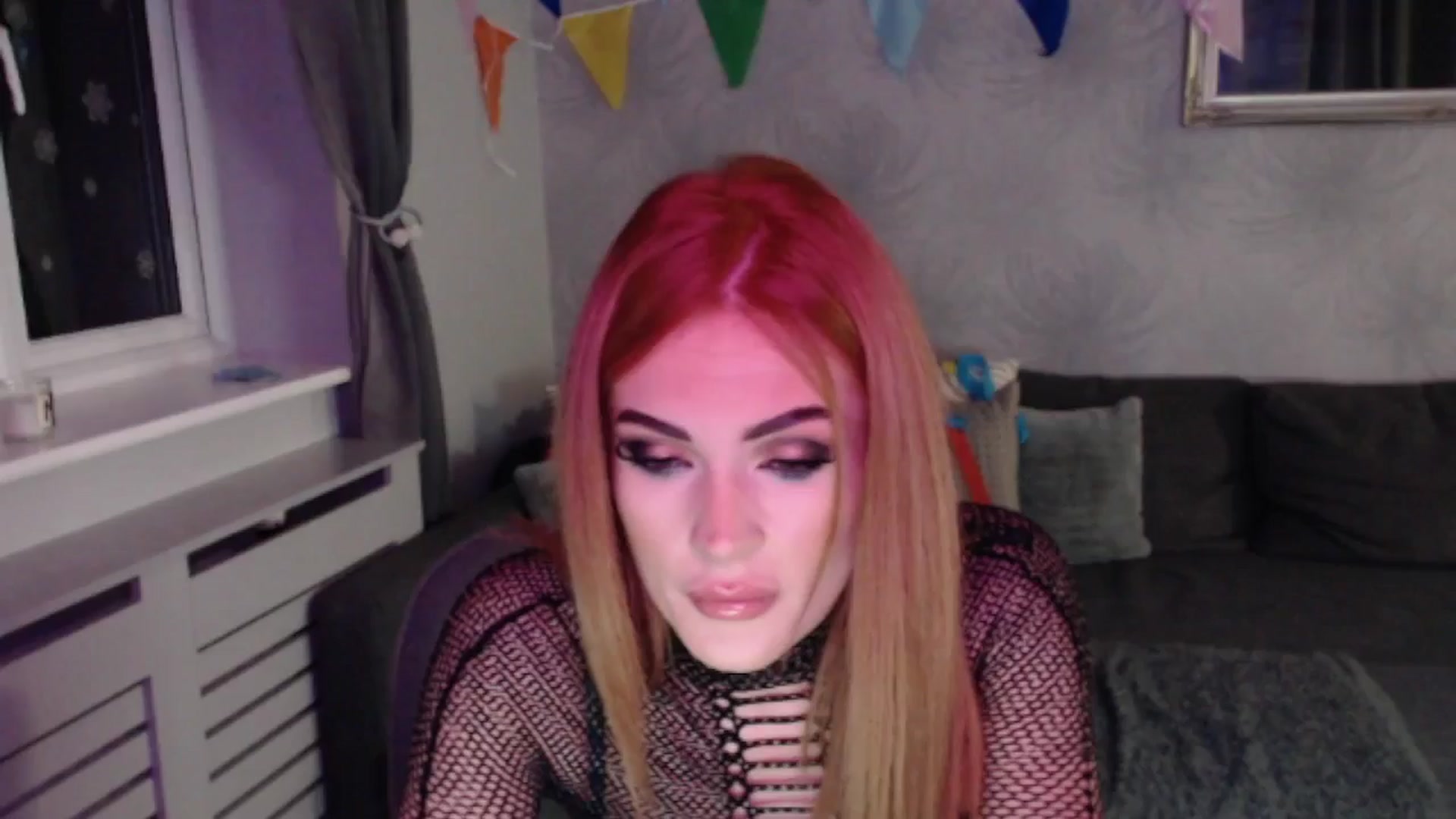 Gallery image thumbnail from LolaLaurenx's myfreecams stream on, 01/01/2025, 24:18 image 7 of 20