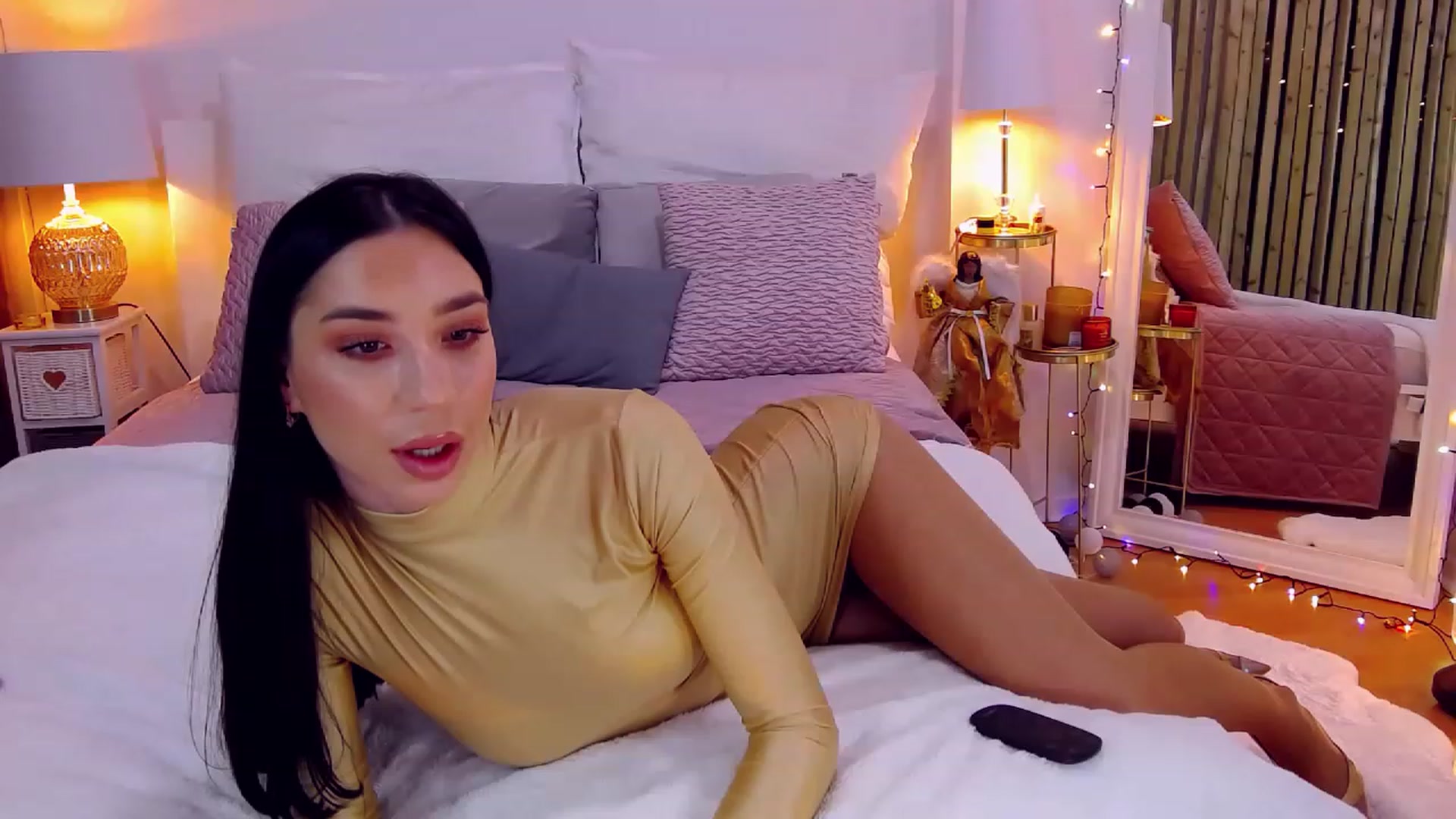 Gallery image thumbnail from LolaNiceAss1's myfreecams stream on, 12/02/2022, 17:38 image 1 of 20