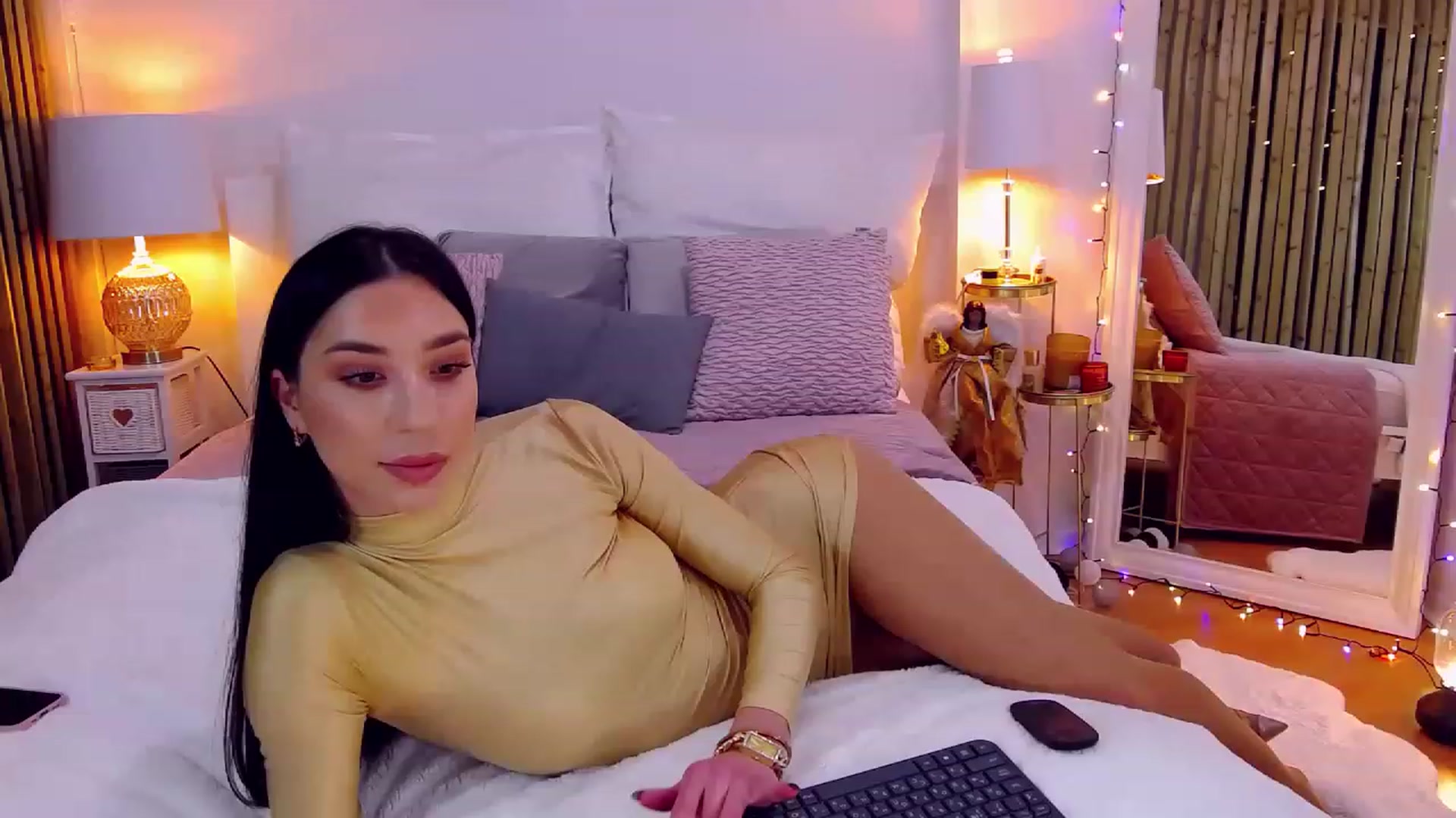Gallery image thumbnail from LolaNiceAss1's myfreecams stream on, 12/02/2022, 17:38 image 6 of 20