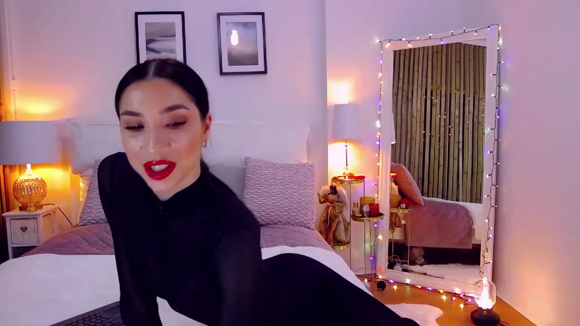 Gallery image thumbnail from LolaNiceAss1's myfreecams stream on, 12/10/2022, 18:11 image 1 of 20