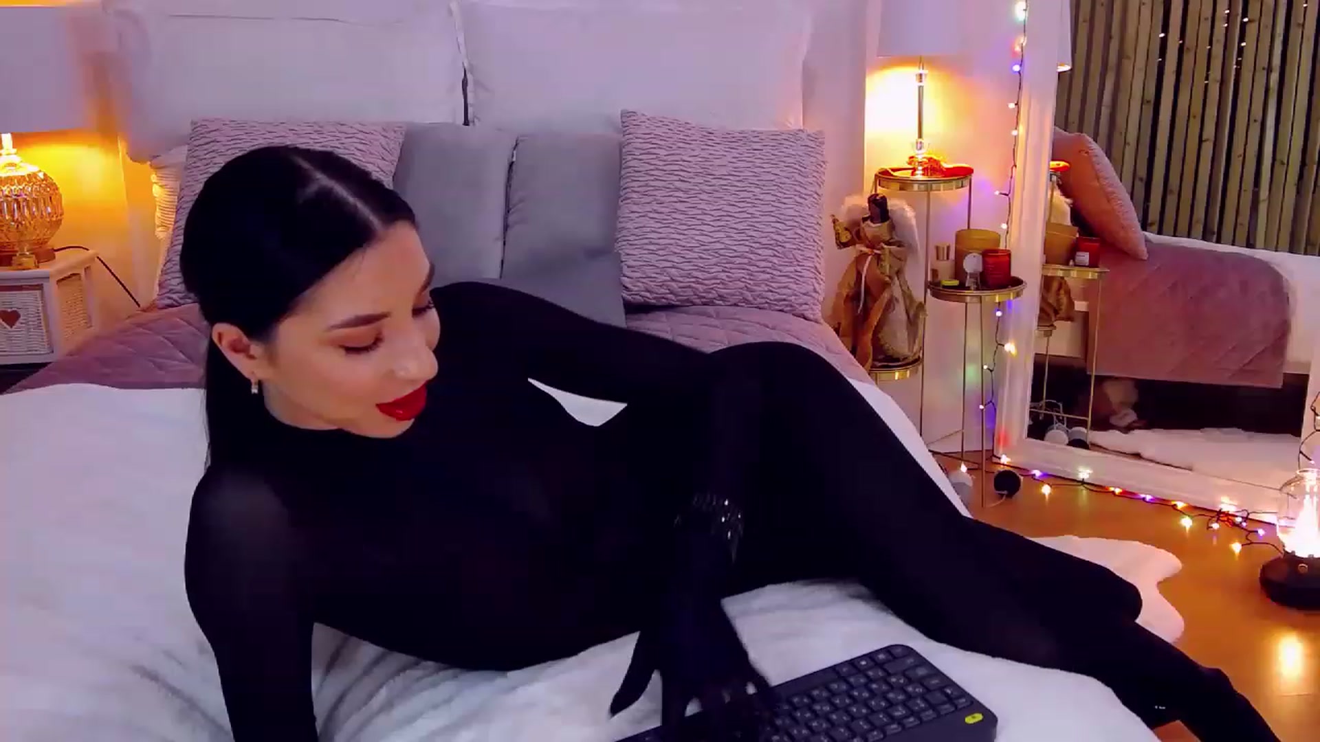 Gallery image thumbnail from LolaNiceAss1's myfreecams stream on, 12/10/2022, 18:11 image 7 of 20