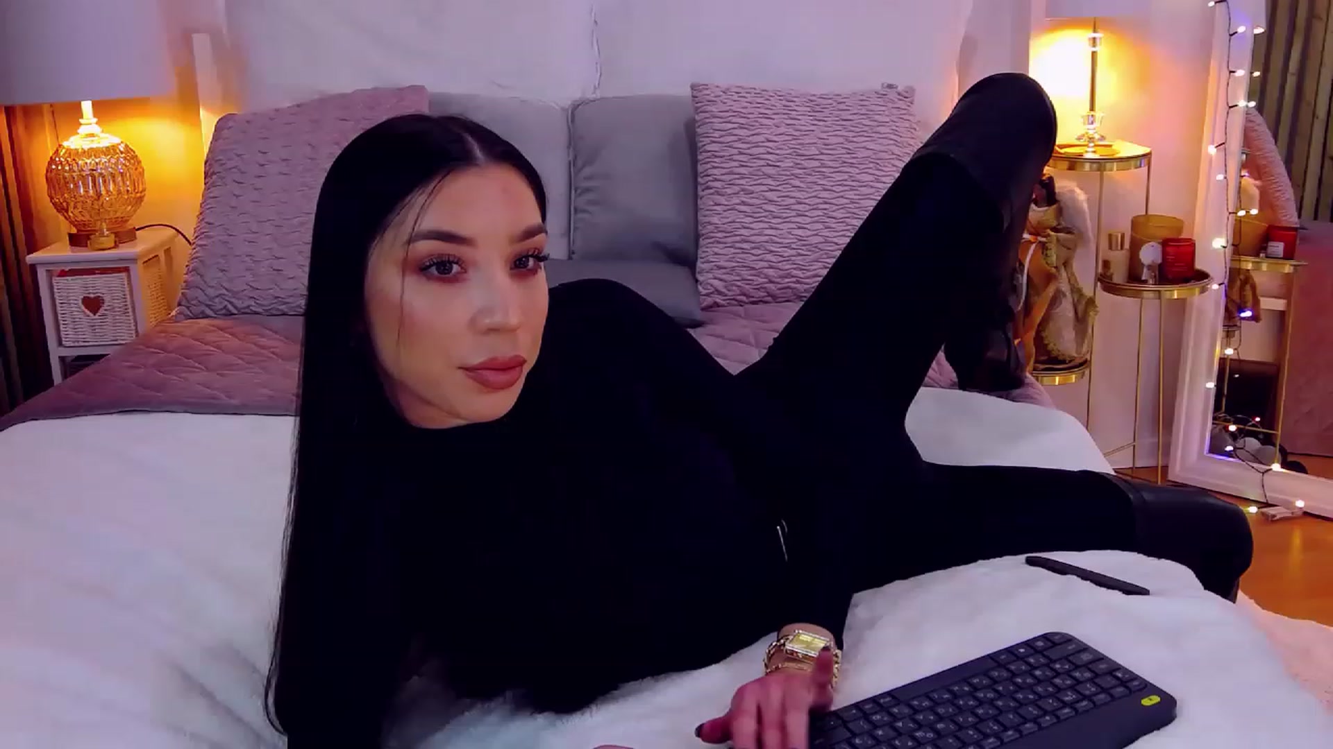 Gallery image thumbnail from LolaNiceAss1's myfreecams stream on, 12/11/2022, 16:55 image 20 of 20