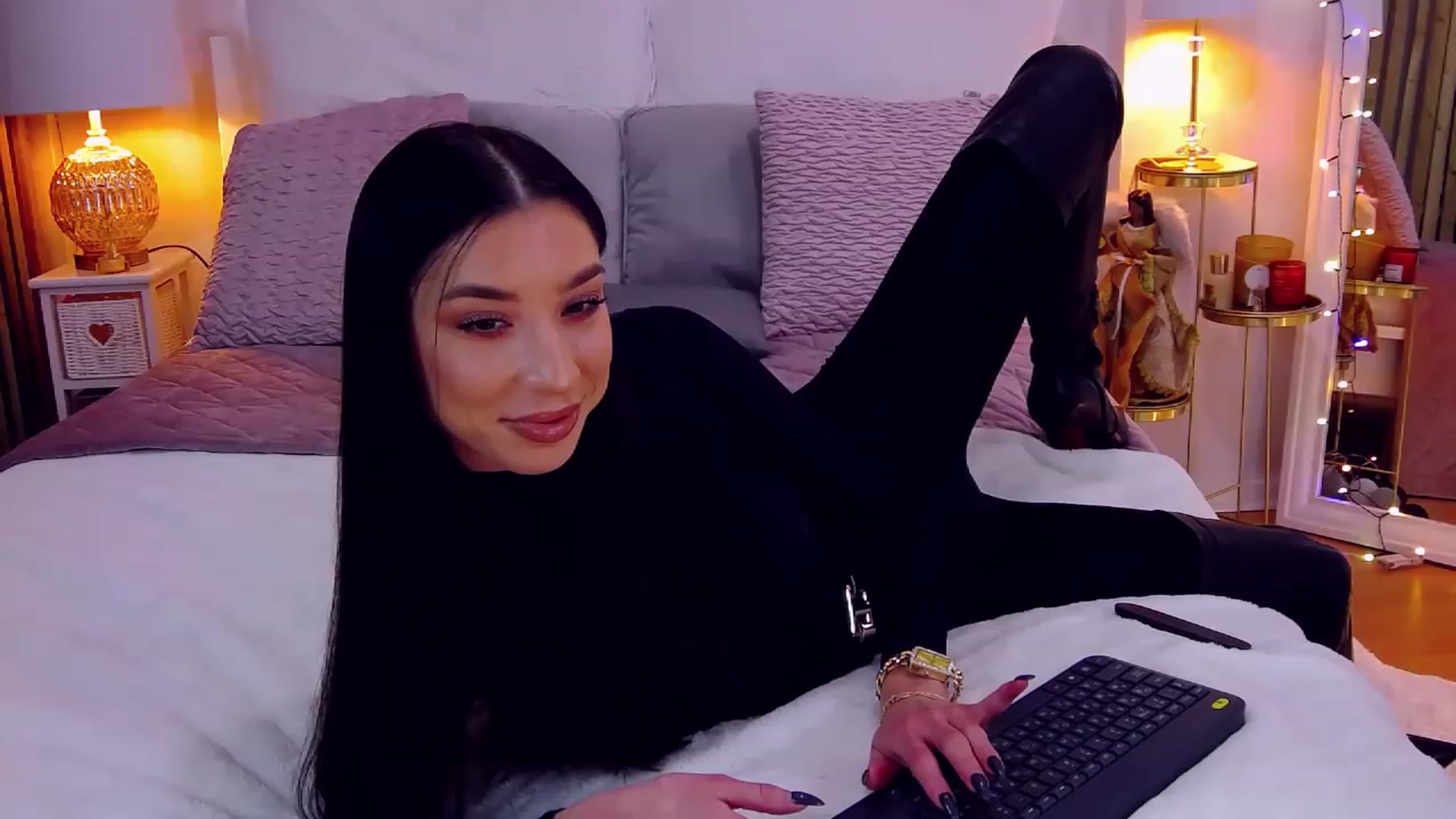 Gallery image thumbnail from LolaNiceAss1's myfreecams stream on, 12/11/2022, 16:55 image 9 of 20