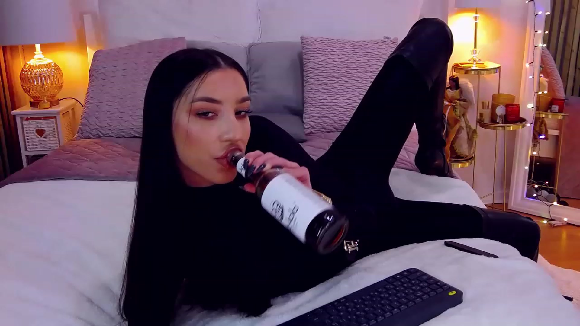 Gallery image thumbnail from LolaNiceAss1's myfreecams stream on, 12/11/2022, 16:55 image 11 of 20