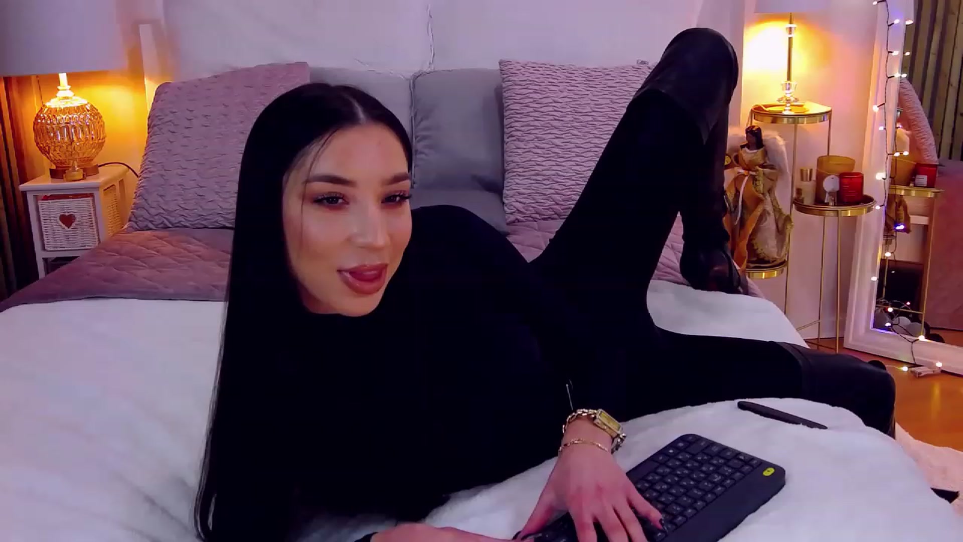 Gallery image thumbnail from LolaNiceAss1's myfreecams stream on, 12/11/2022, 16:55 image 12 of 20