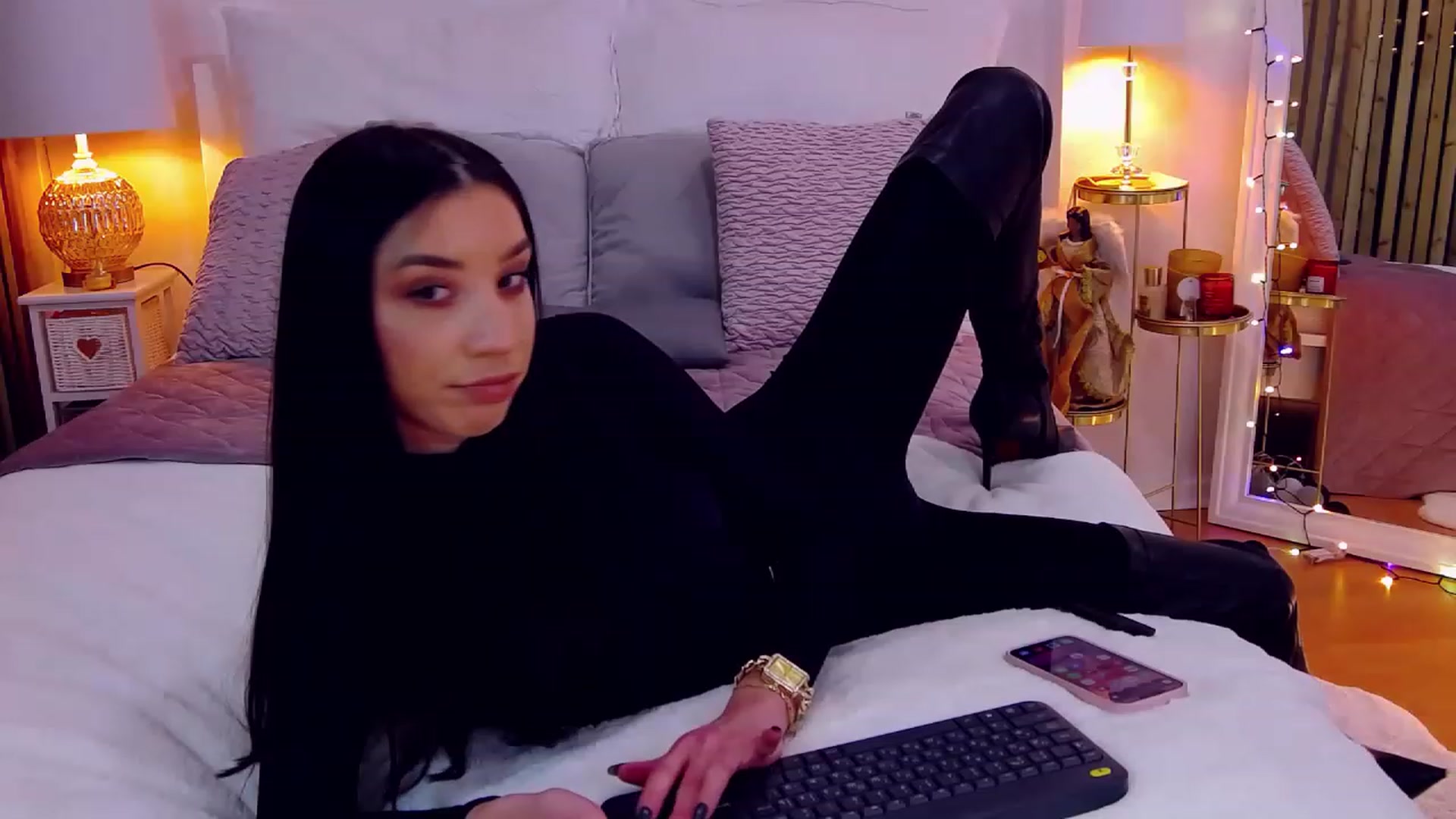 Gallery image thumbnail from LolaNiceAss1's myfreecams stream on, 12/11/2022, 17:34 image 19 of 20