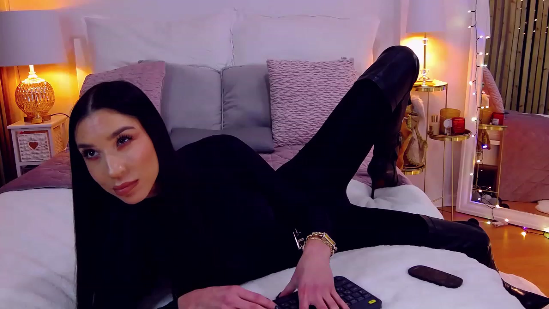 Gallery image thumbnail from LolaNiceAss1's myfreecams stream on, 12/11/2022, 17:34 image 17 of 20