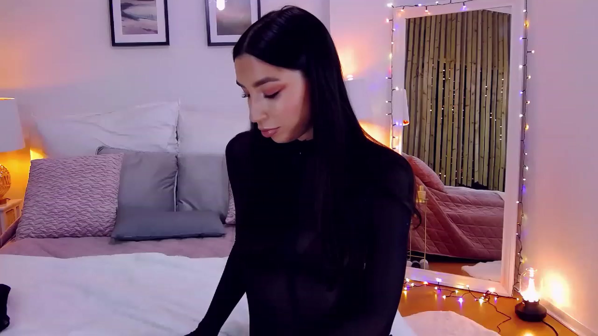 Gallery image thumbnail from LolaNiceAss1's myfreecams stream on, 12/24/2022, 16:46 image 18 of 20
