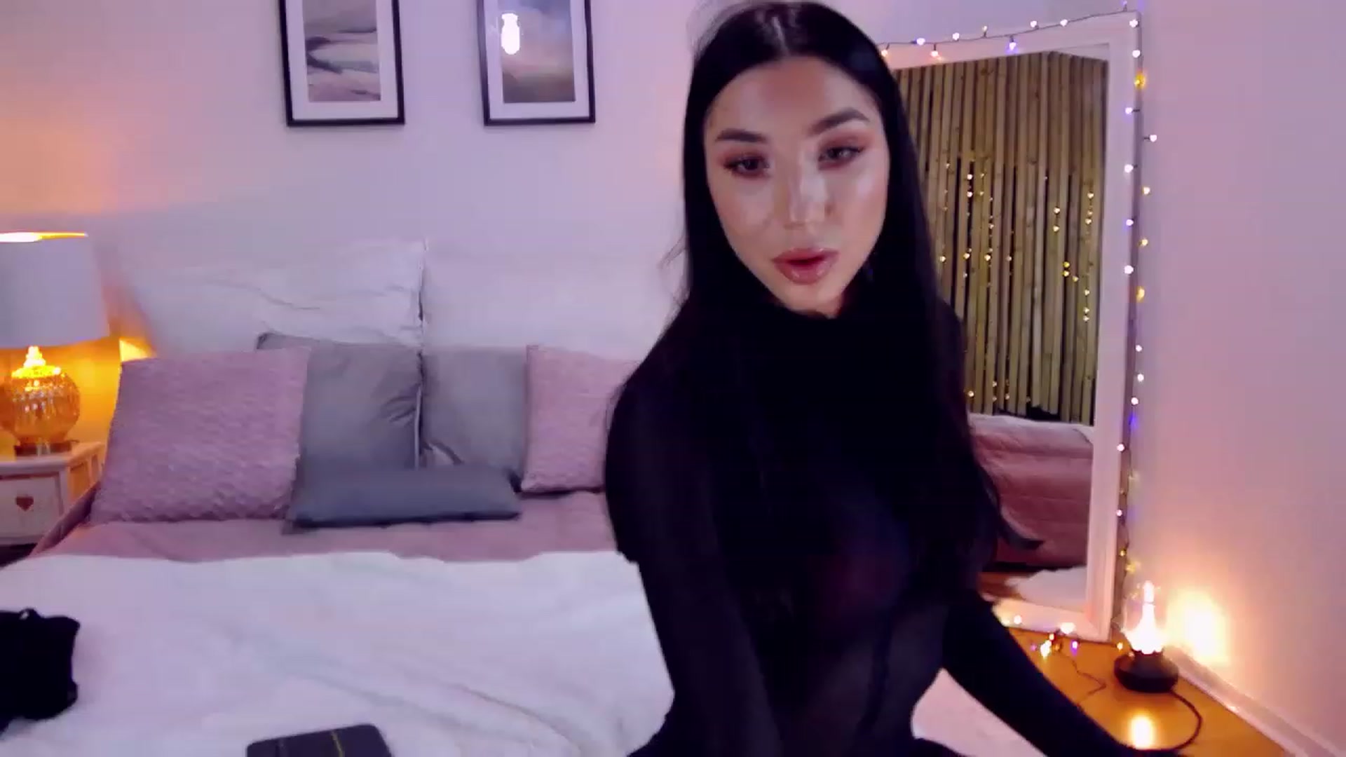 Gallery image thumbnail from LolaNiceAss1's myfreecams stream on, 12/24/2022, 16:46 image 19 of 20
