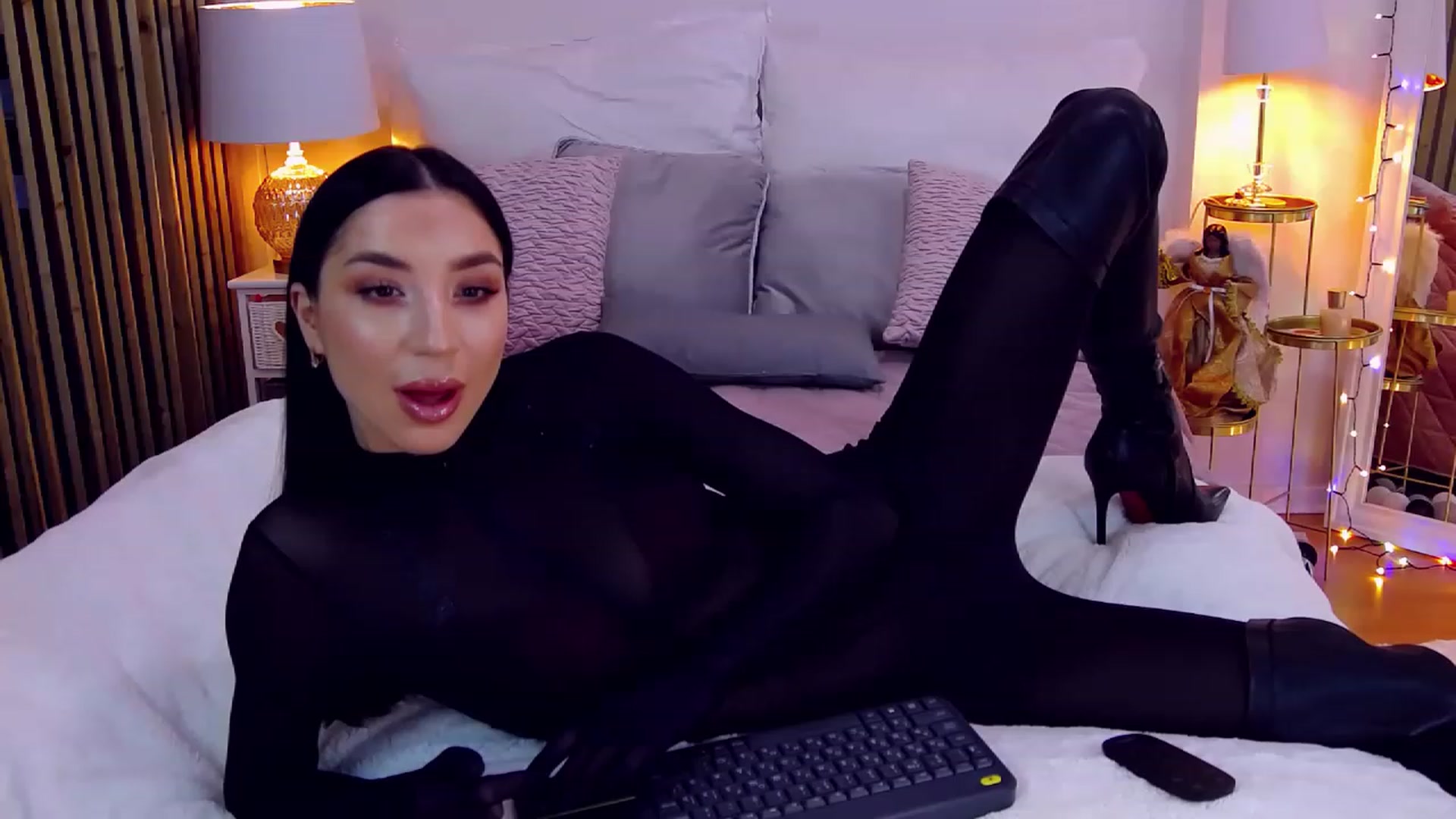 Gallery image thumbnail from LolaNiceAss1's myfreecams stream on, 12/24/2022, 17:49 image 6 of 20